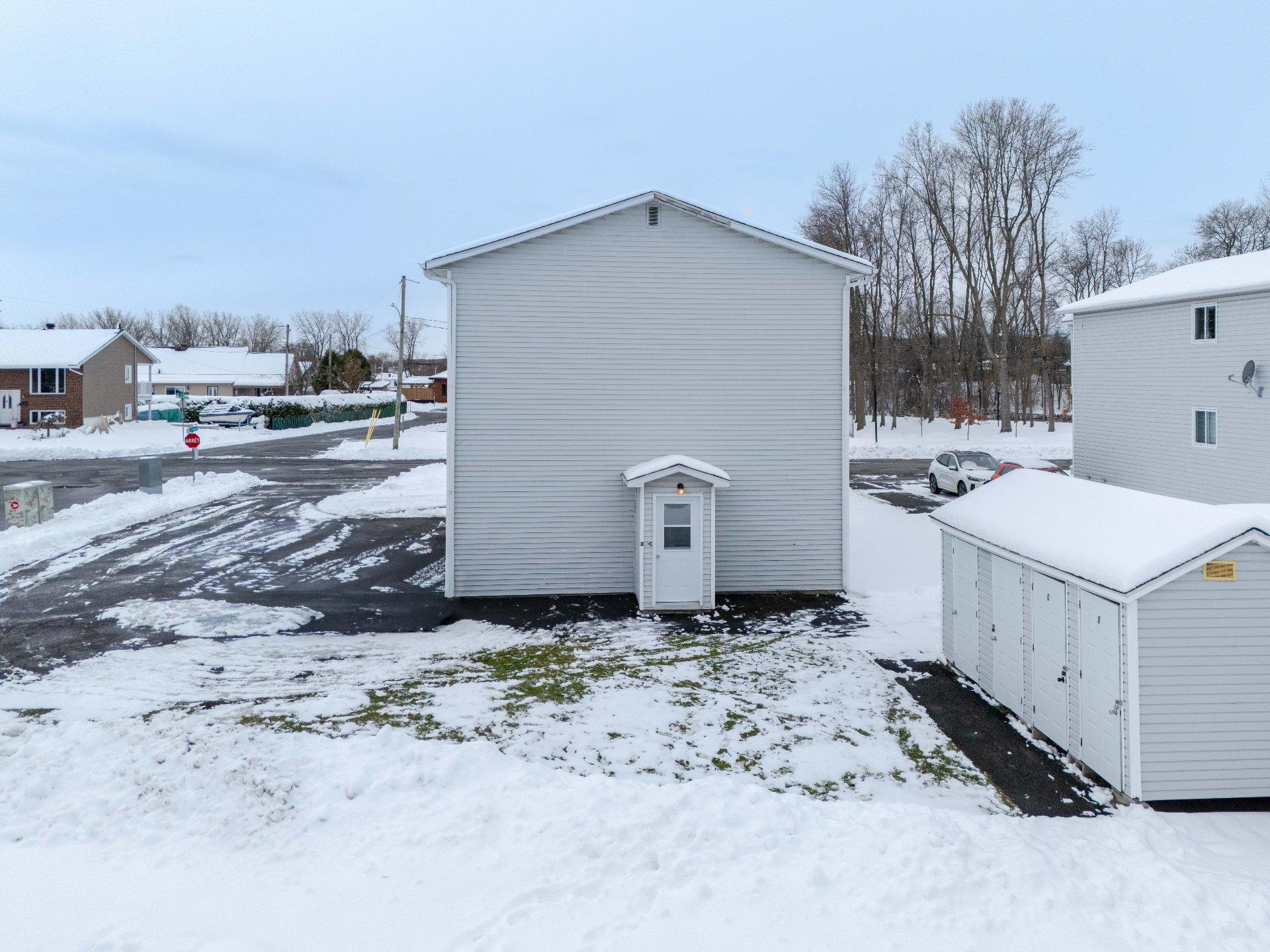 









351A

 - 351D


Rue du Bord-de-l'Eau

,
Sorel-Tracy,




QC
J3P7V6

