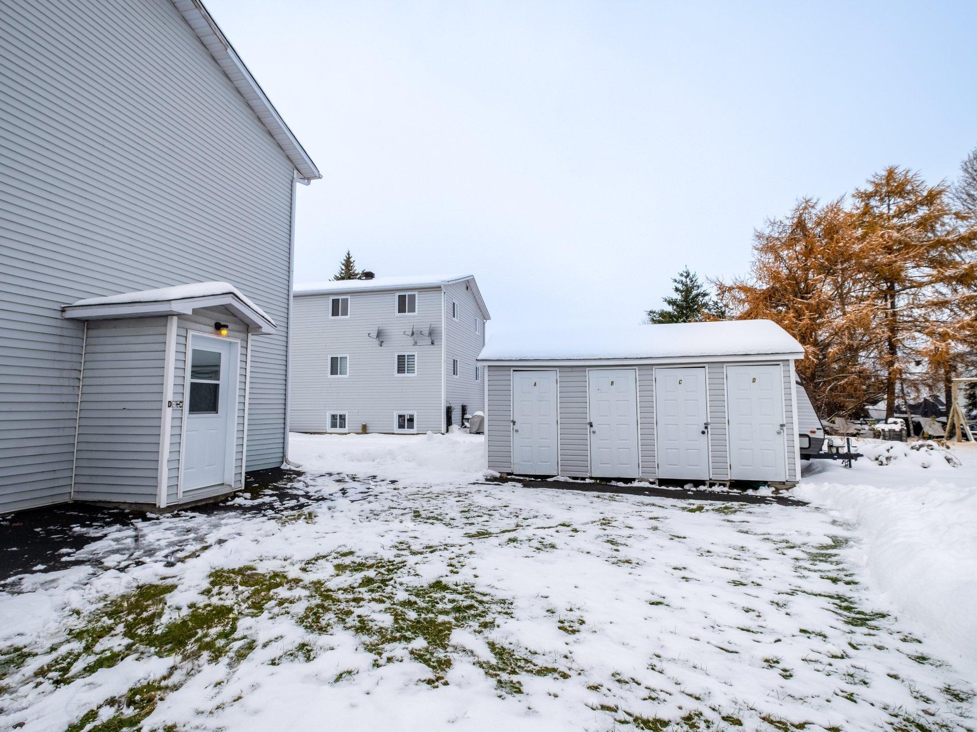 









351A

 - 351D


Rue du Bord-de-l'Eau

,
Sorel-Tracy,




QC
J3P7V6


