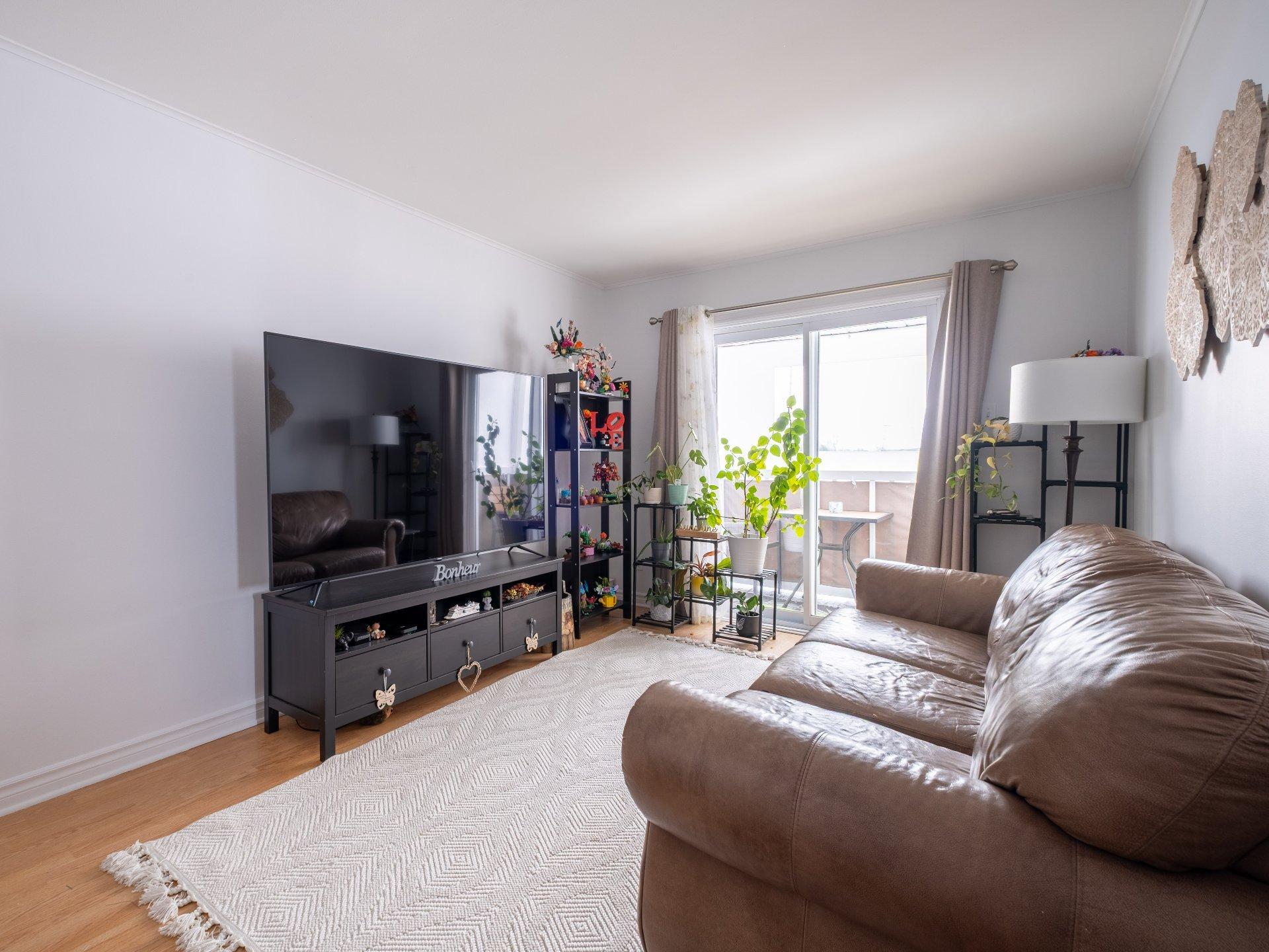 









351A

 - 351D


Rue du Bord-de-l'Eau

,
Sorel-Tracy,




QC
J3P7V6

