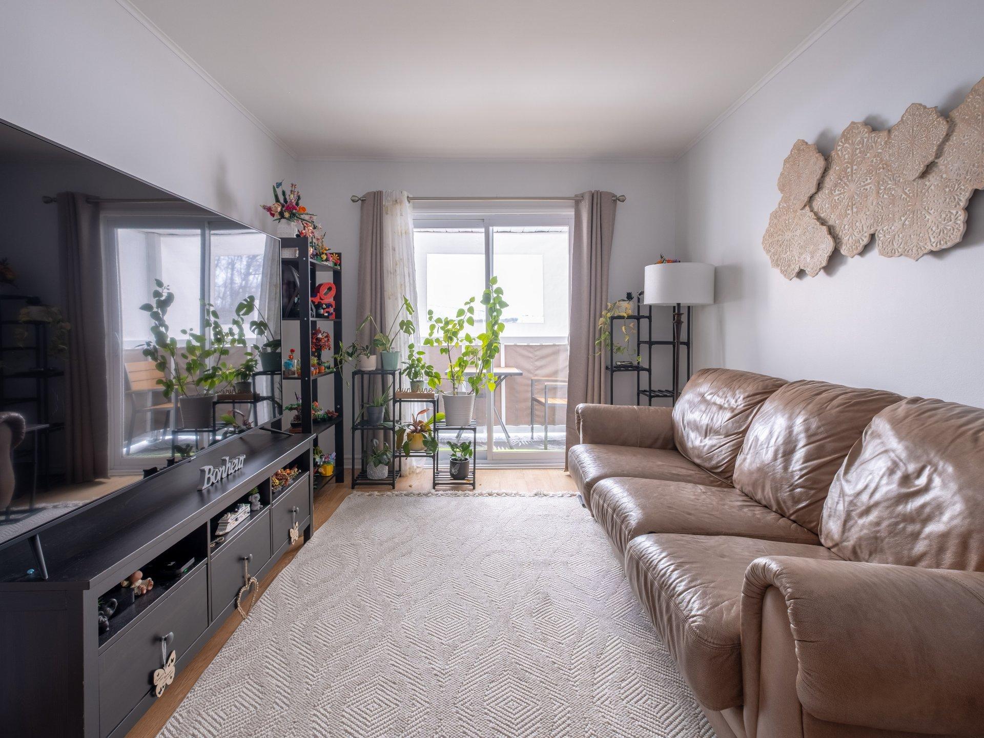 









351A

 - 351D


Rue du Bord-de-l'Eau

,
Sorel-Tracy,




QC
J3P7V6

