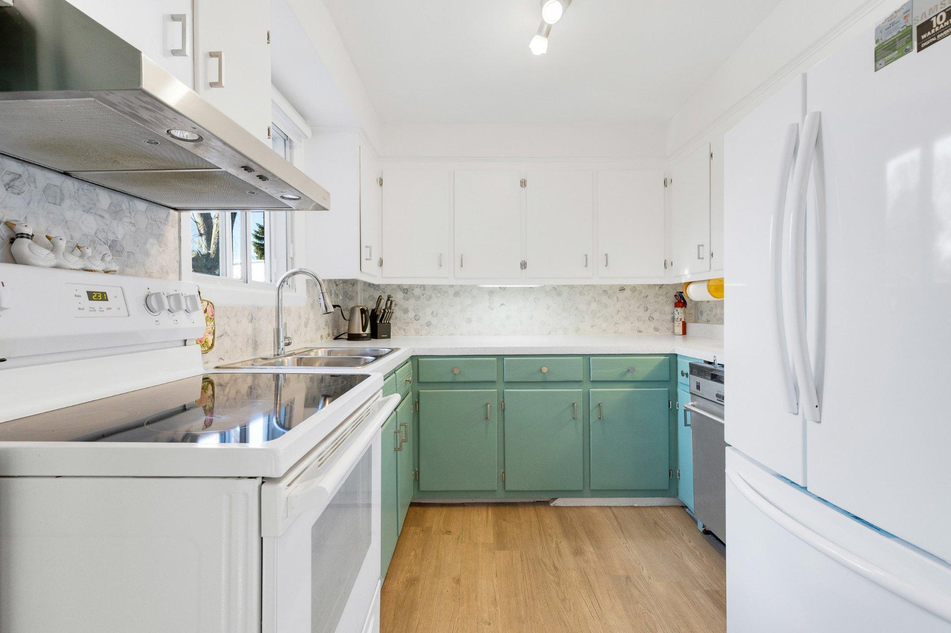 









380


Rue Joly

,
Laval (Duvernay),




QC
H7E3C5

