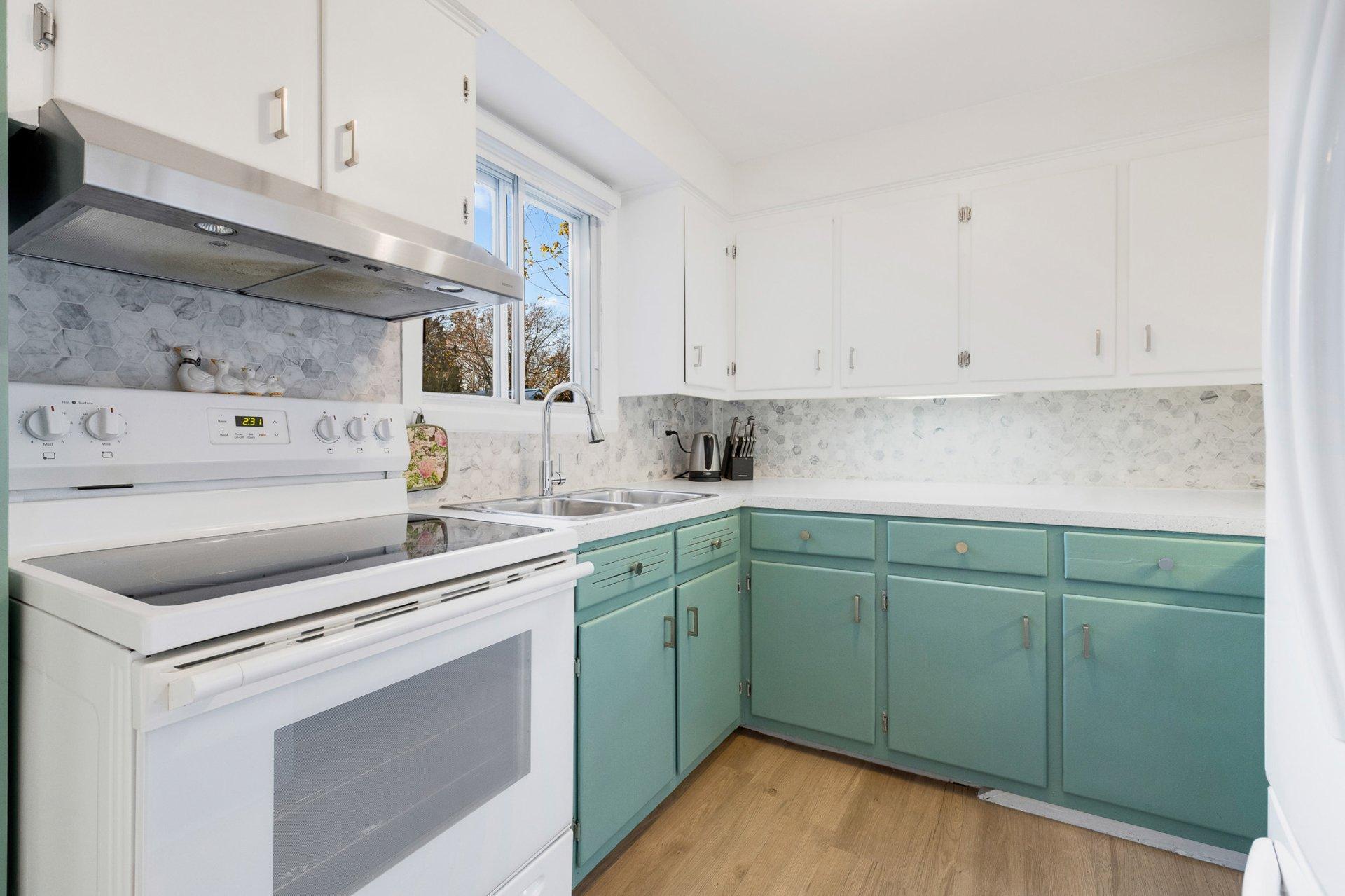 









380


Rue Joly

,
Laval (Duvernay),




QC
H7E3C5

