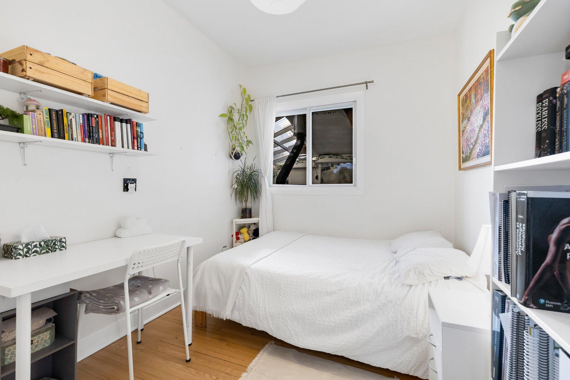 









380


Rue Joly

,
Laval (Duvernay),




QC
H7E3C5

