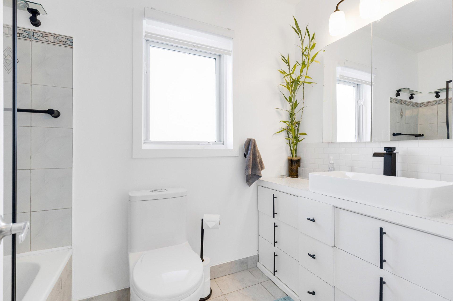 









380


Rue Joly

,
Laval (Duvernay),




QC
H7E3C5

