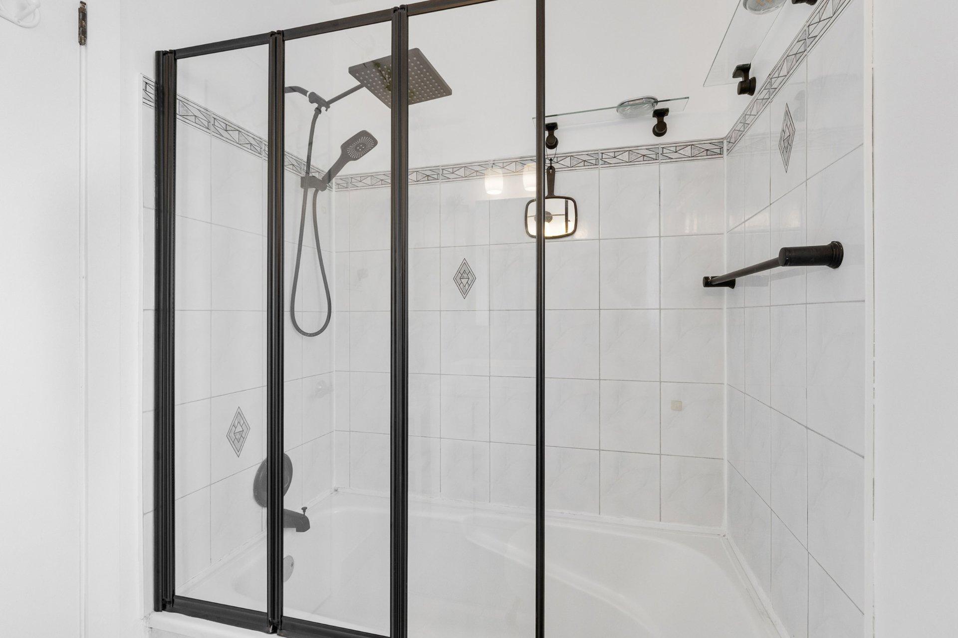 









380


Rue Joly

,
Laval (Duvernay),




QC
H7E3C5

