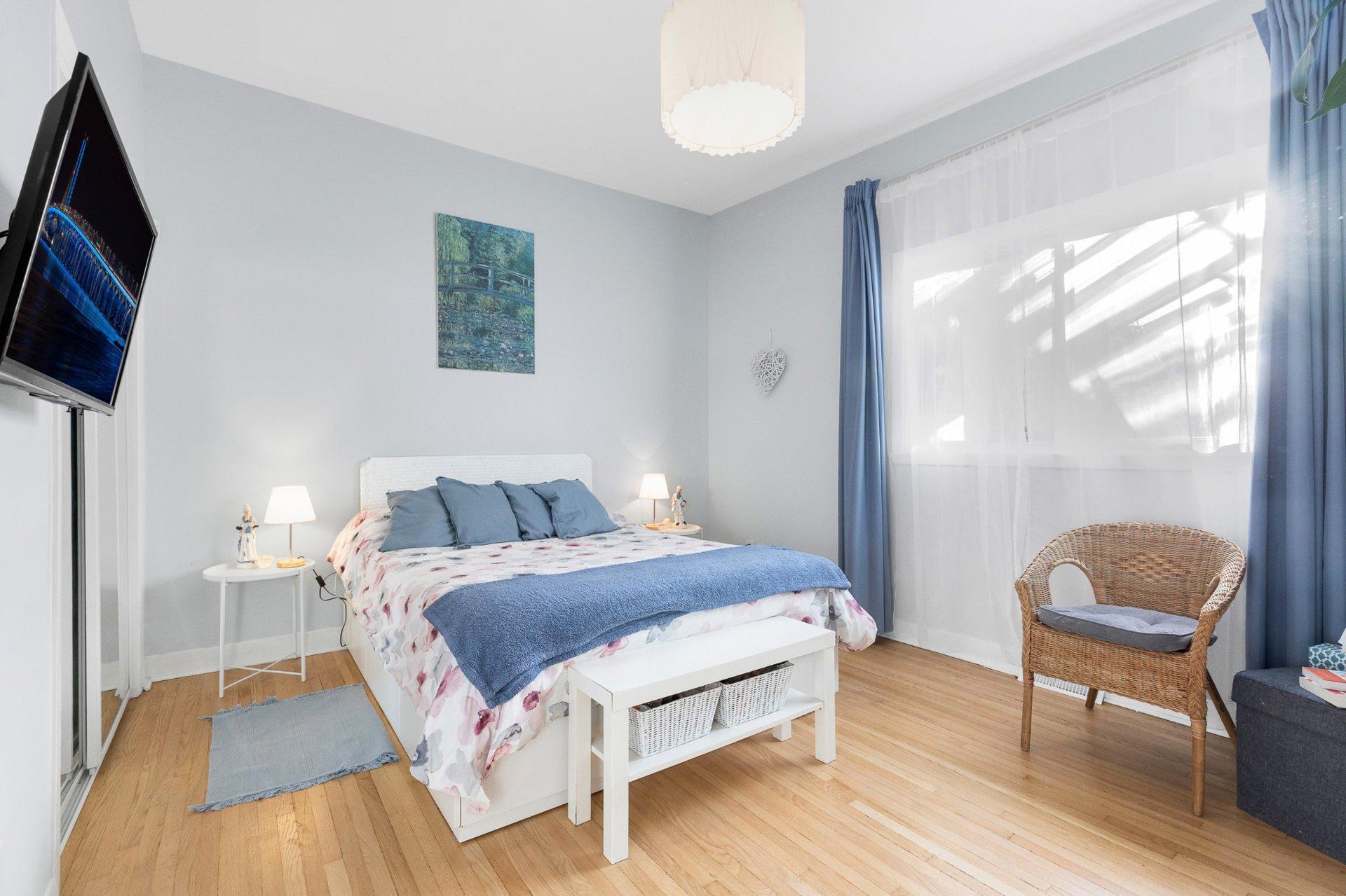 









380


Rue Joly

,
Laval (Duvernay),




QC
H7E3C5

