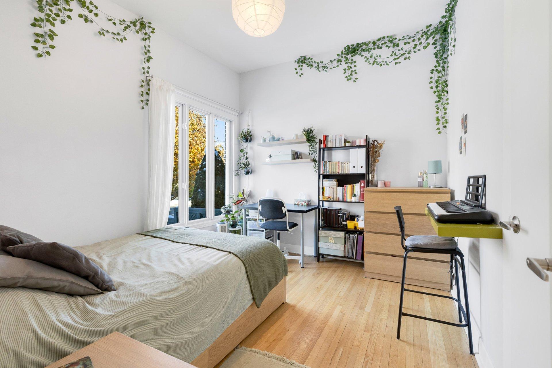 









380


Rue Joly

,
Laval (Duvernay),




QC
H7E3C5

