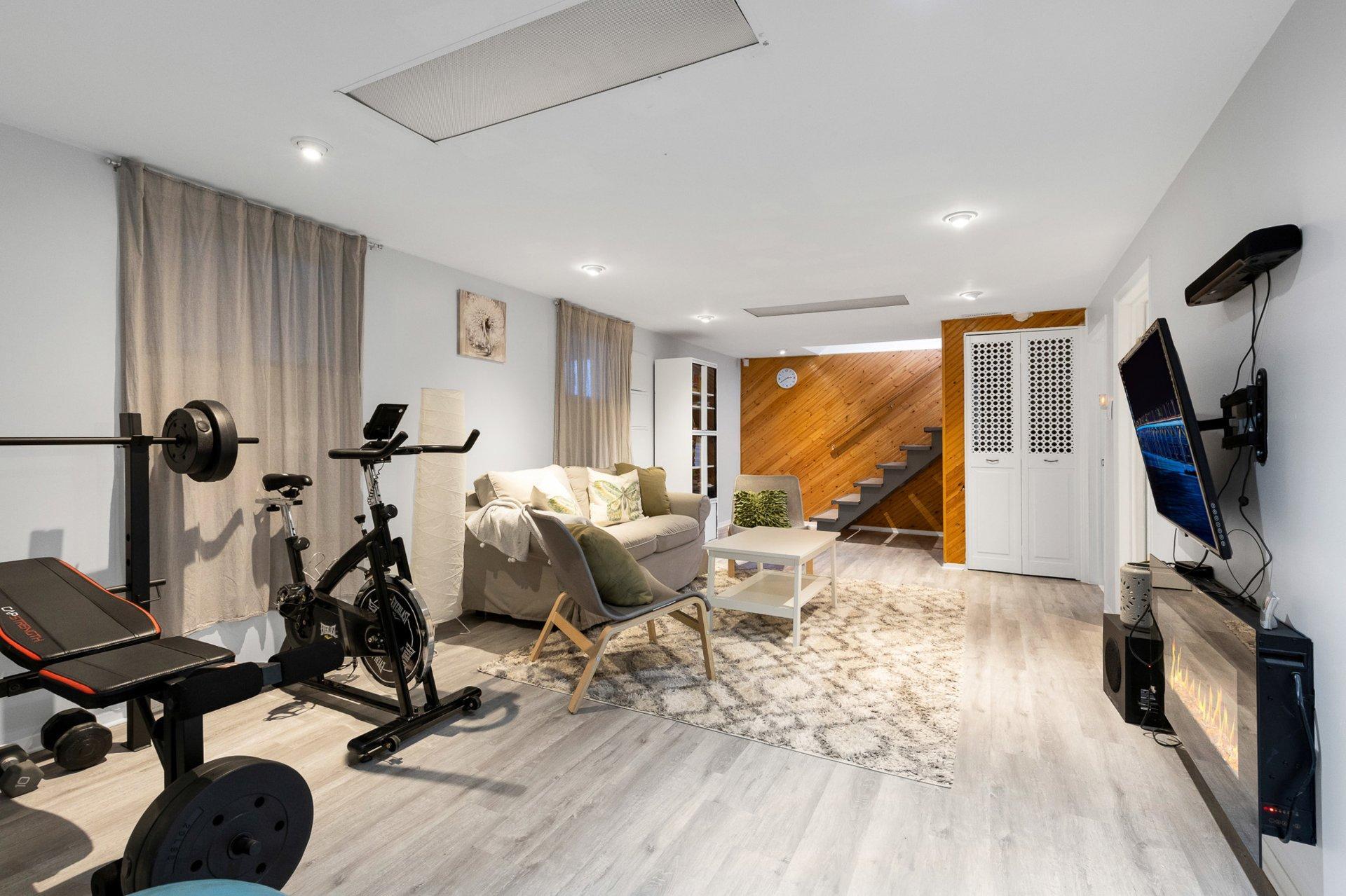 









380


Rue Joly

,
Laval (Duvernay),




QC
H7E3C5

