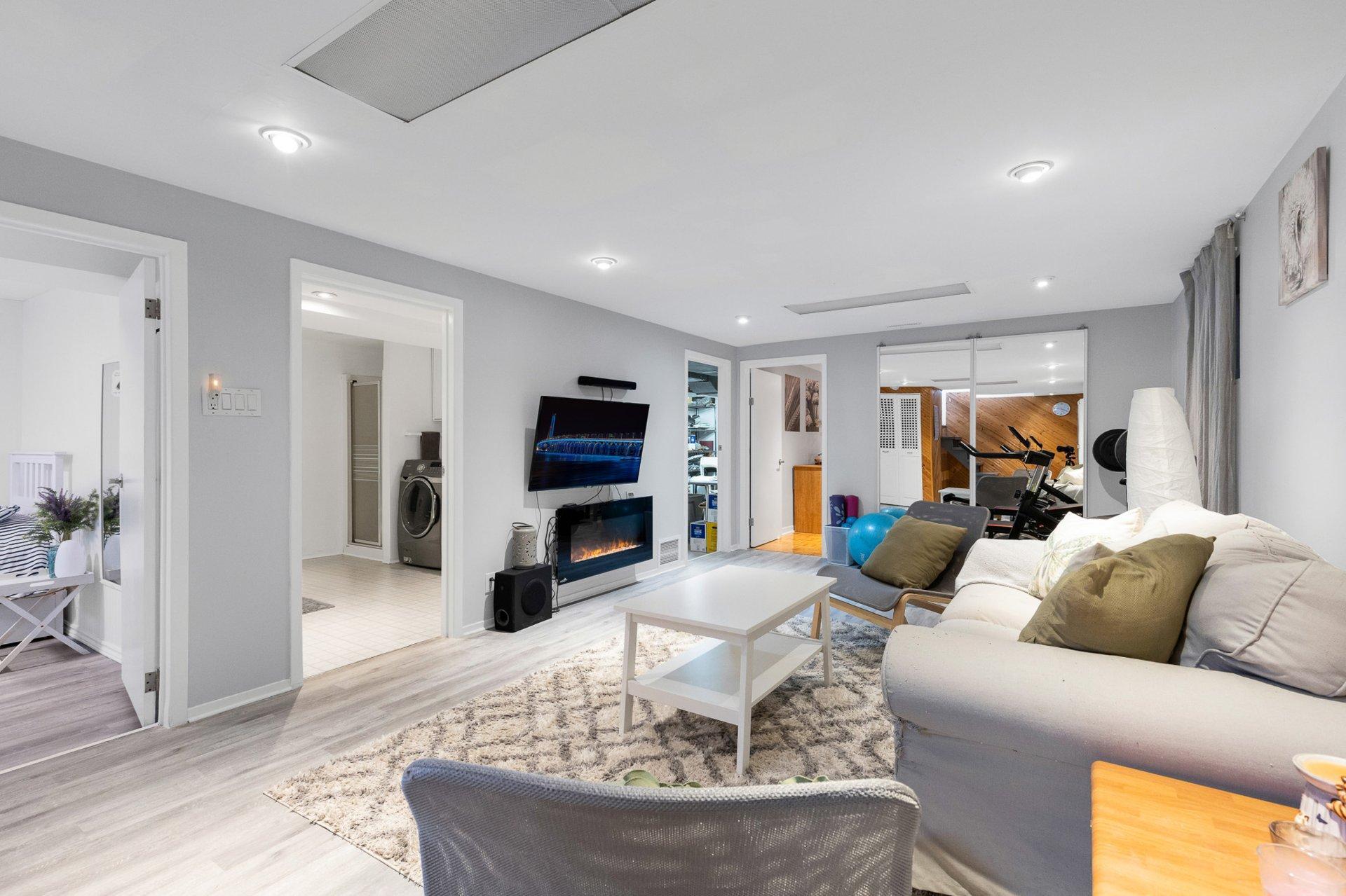 









380


Rue Joly

,
Laval (Duvernay),




QC
H7E3C5

