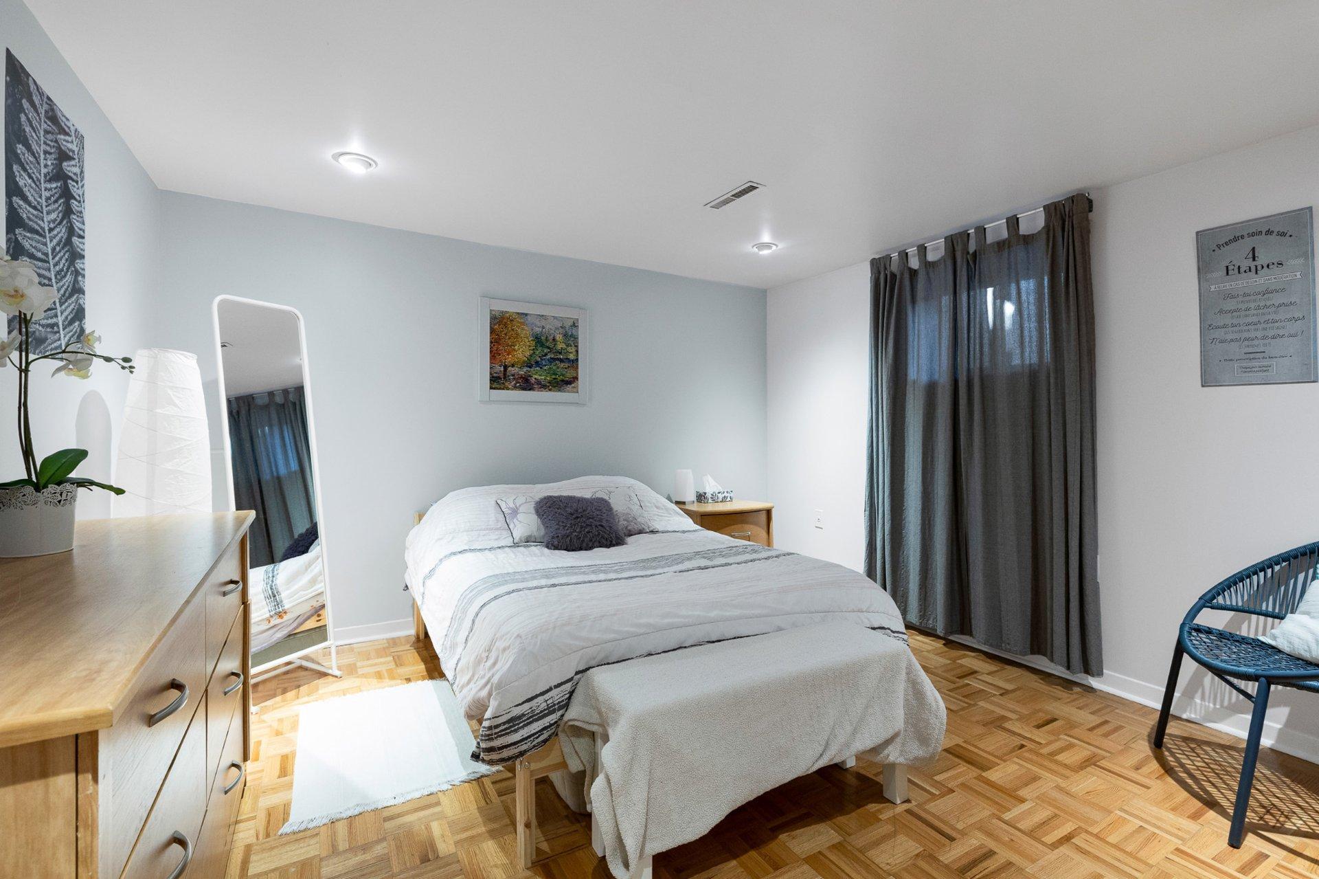 









380


Rue Joly

,
Laval (Duvernay),




QC
H7E3C5

