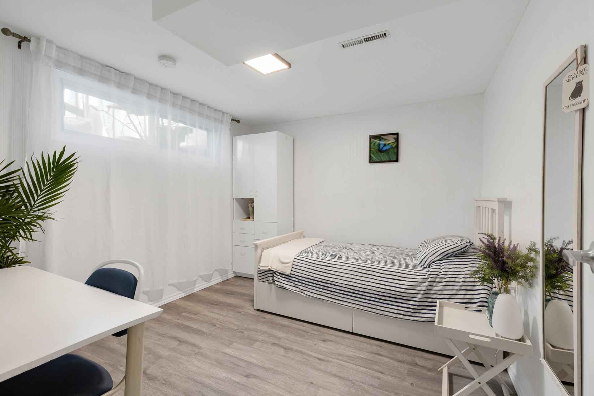 









380


Rue Joly

,
Laval (Duvernay),




QC
H7E3C5

