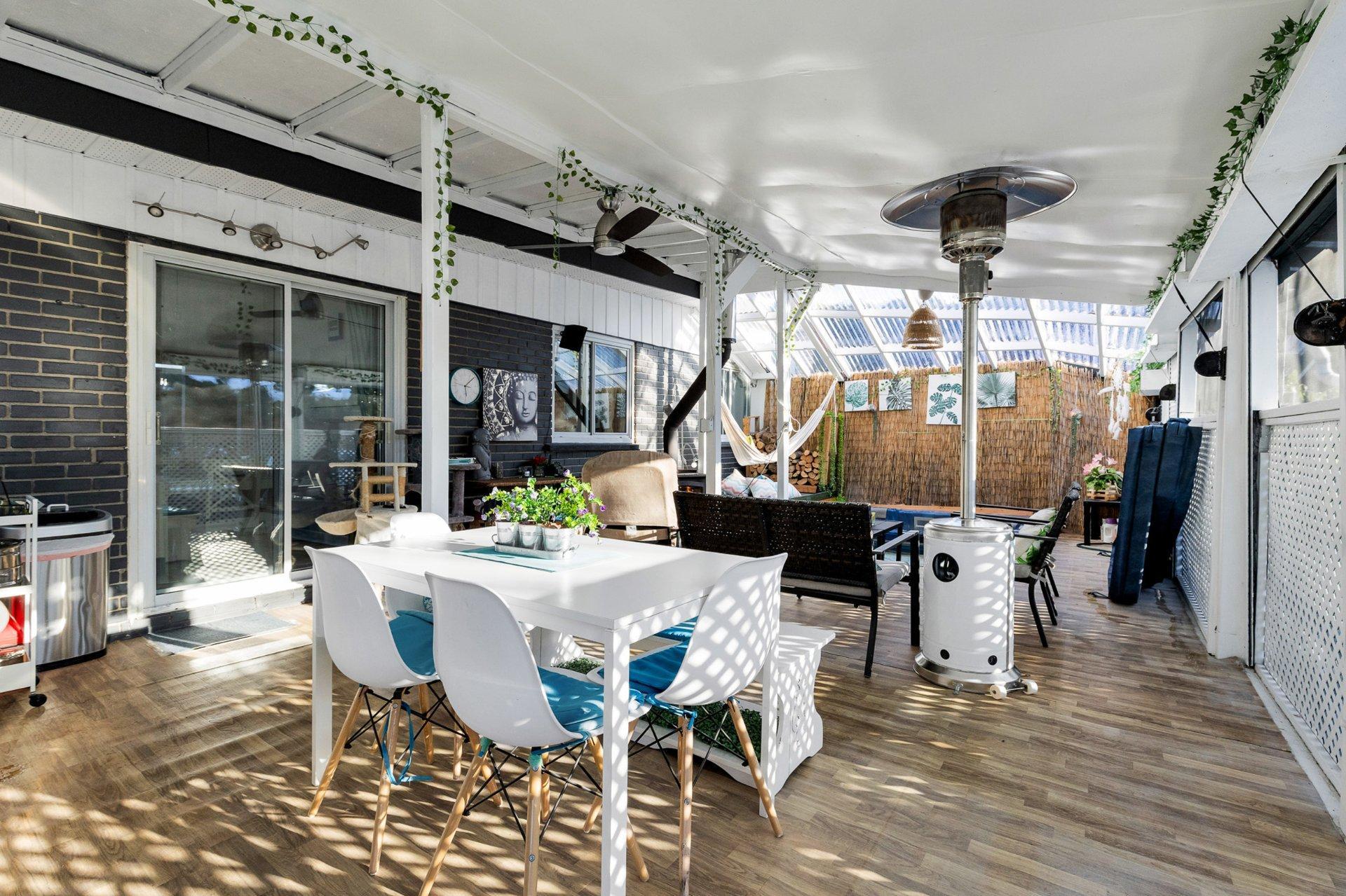 









380


Rue Joly

,
Laval (Duvernay),




QC
H7E3C5

