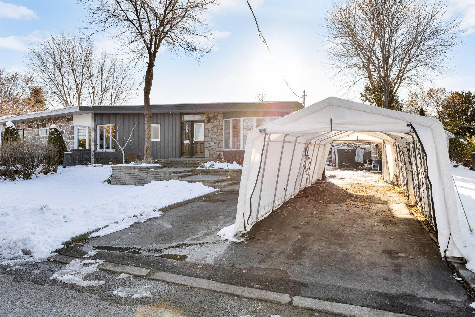 









380


Rue Joly

,
Laval (Duvernay),




QC
H7E3C5

