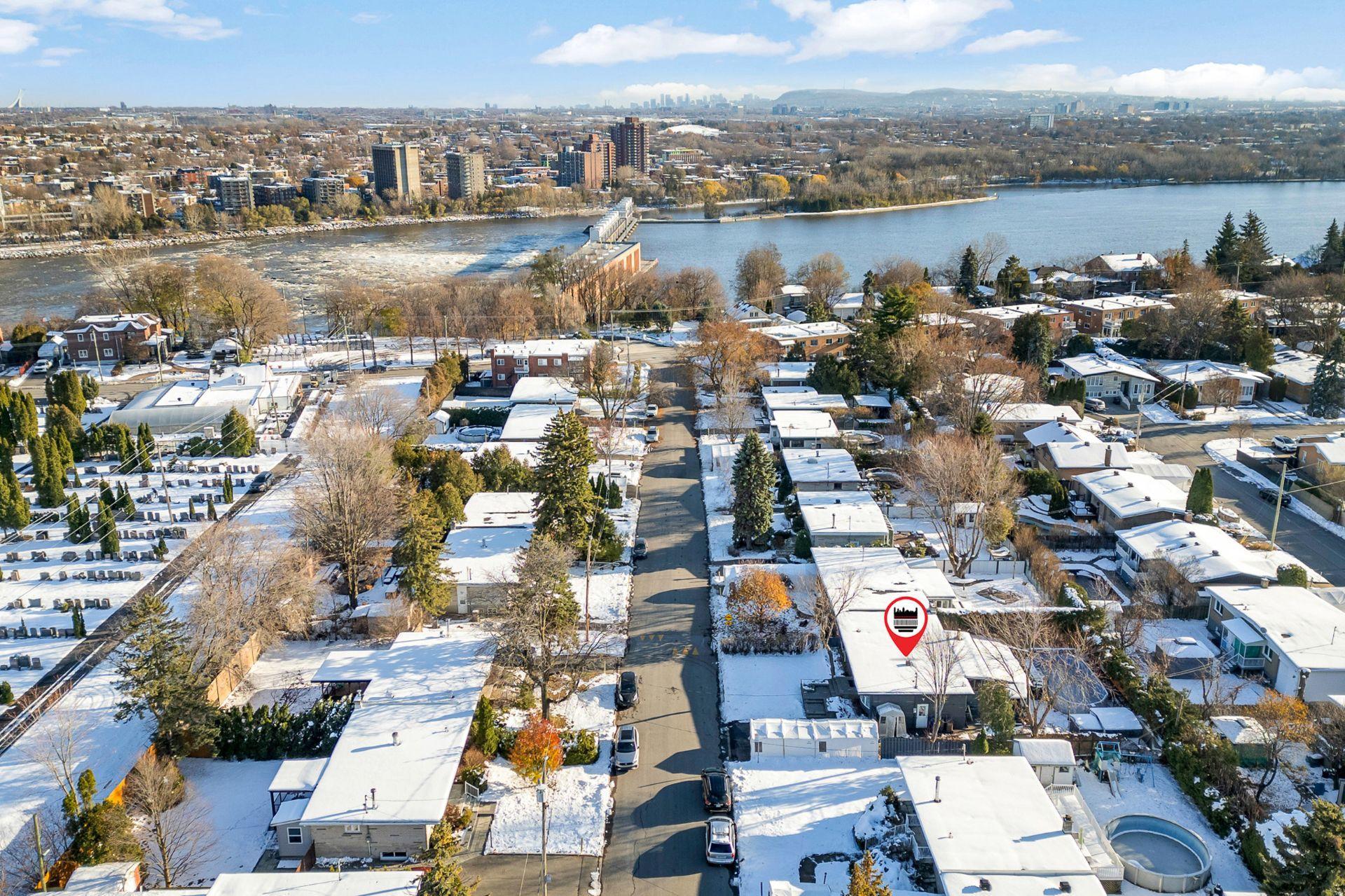 









380


Rue Joly

,
Laval (Duvernay),




QC
H7E3C5

