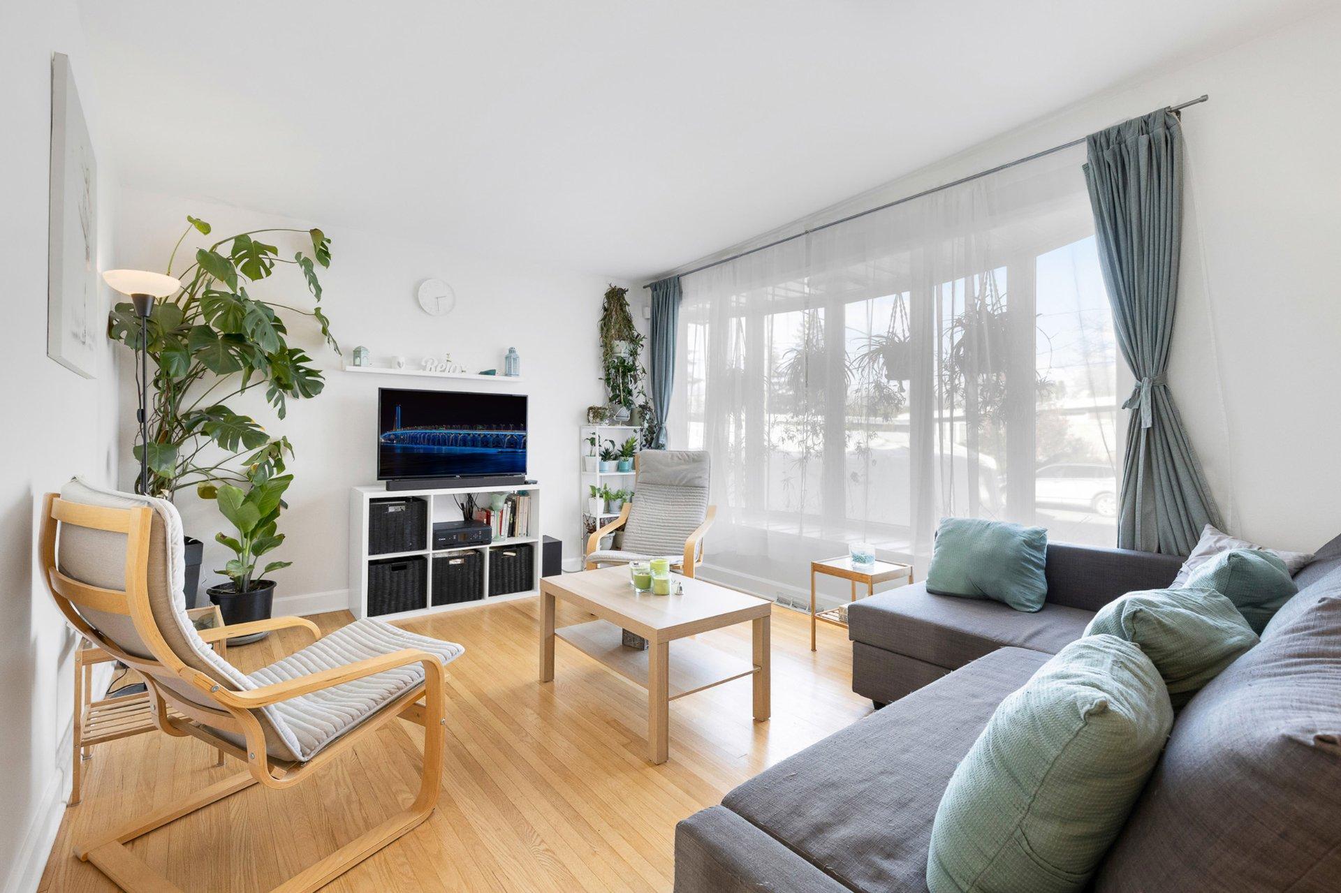 









380


Rue Joly

,
Laval (Duvernay),




QC
H7E3C5

