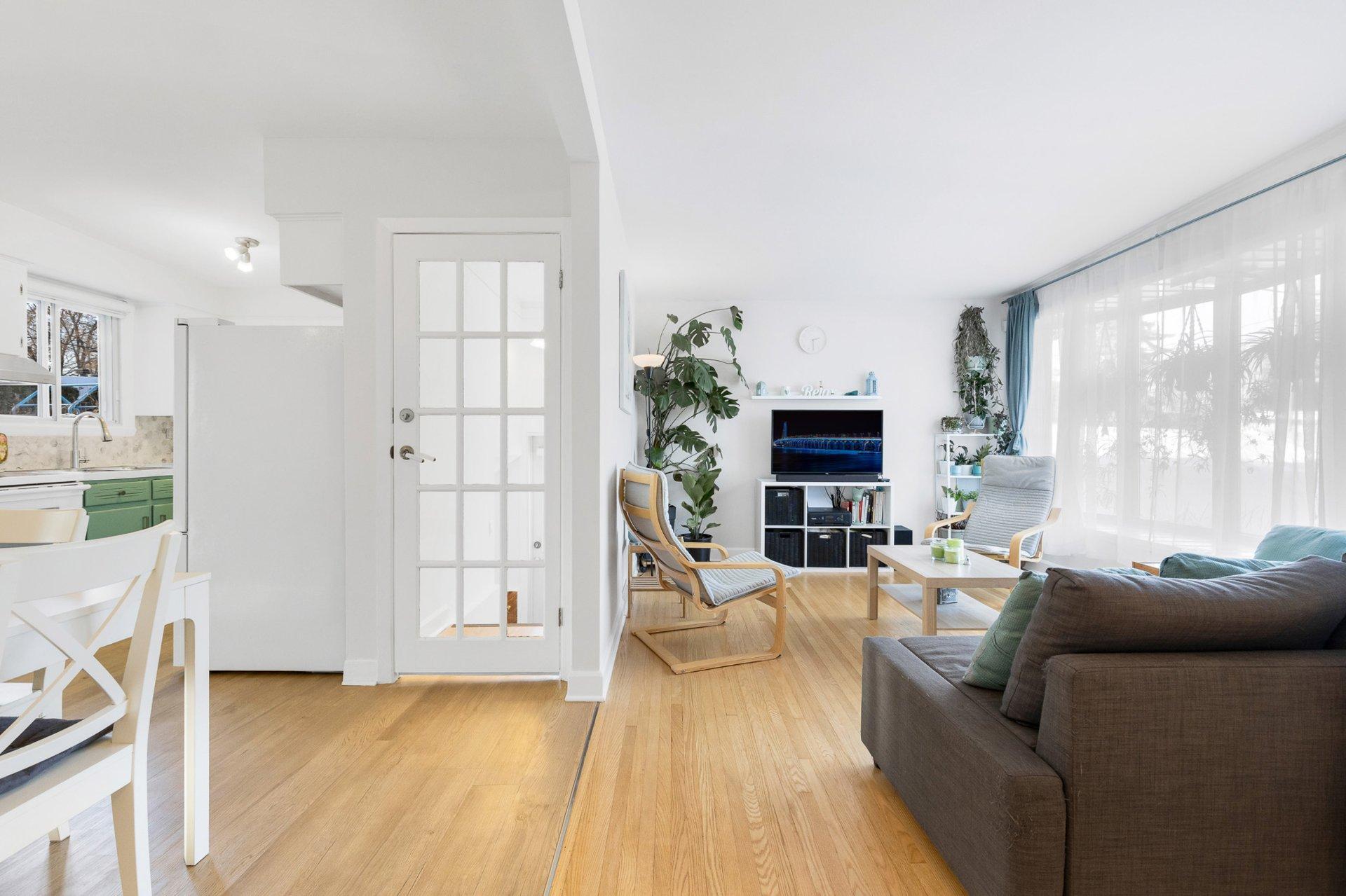 









380


Rue Joly

,
Laval (Duvernay),




QC
H7E3C5

