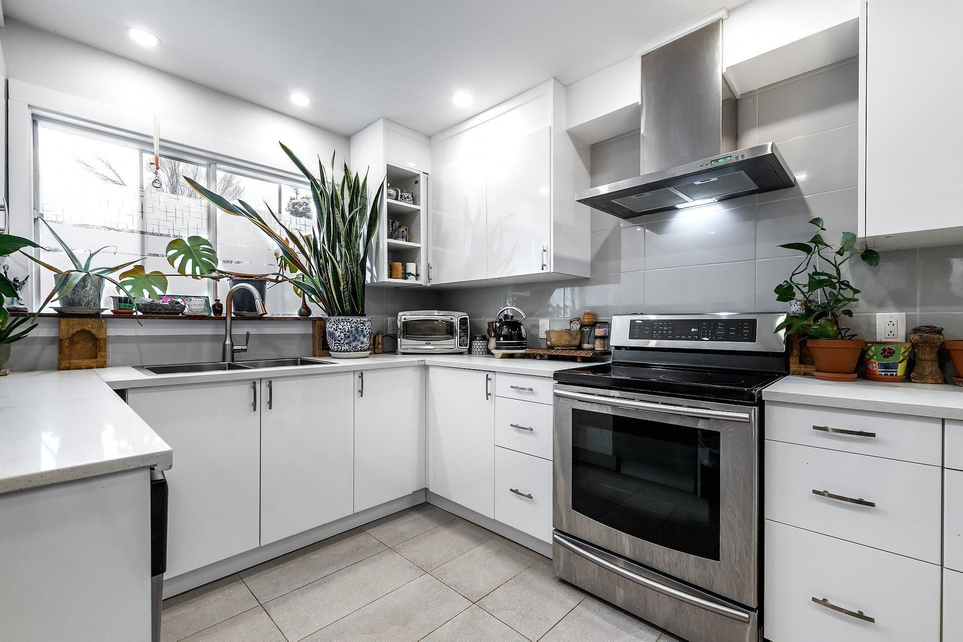 









4734


Rue Lake

,
Dollard-des-Ormeaux,




QC
H9G1G8

