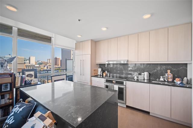 









390


Assiniboine

AVE, 1102,
Winnipeg,




MB
R3C 0V2

