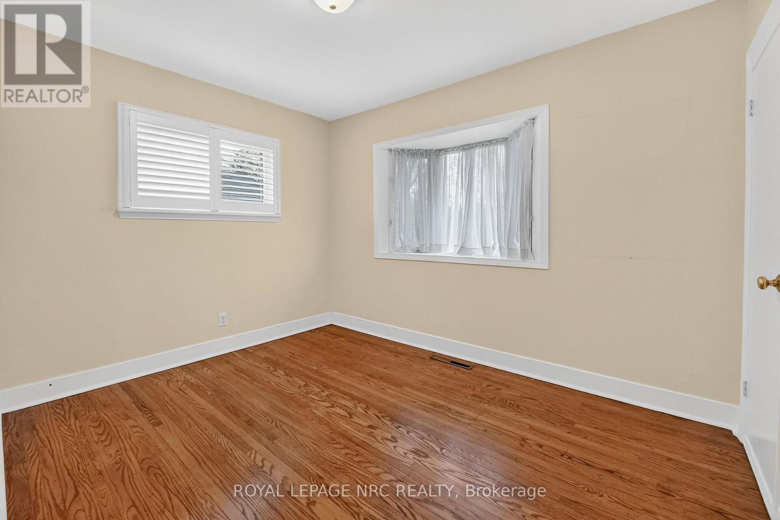 












25 ELM RIDGE DRIVE

,
St. Catharines (Glendale/Glenridge),




Ontario
L2T2A7

