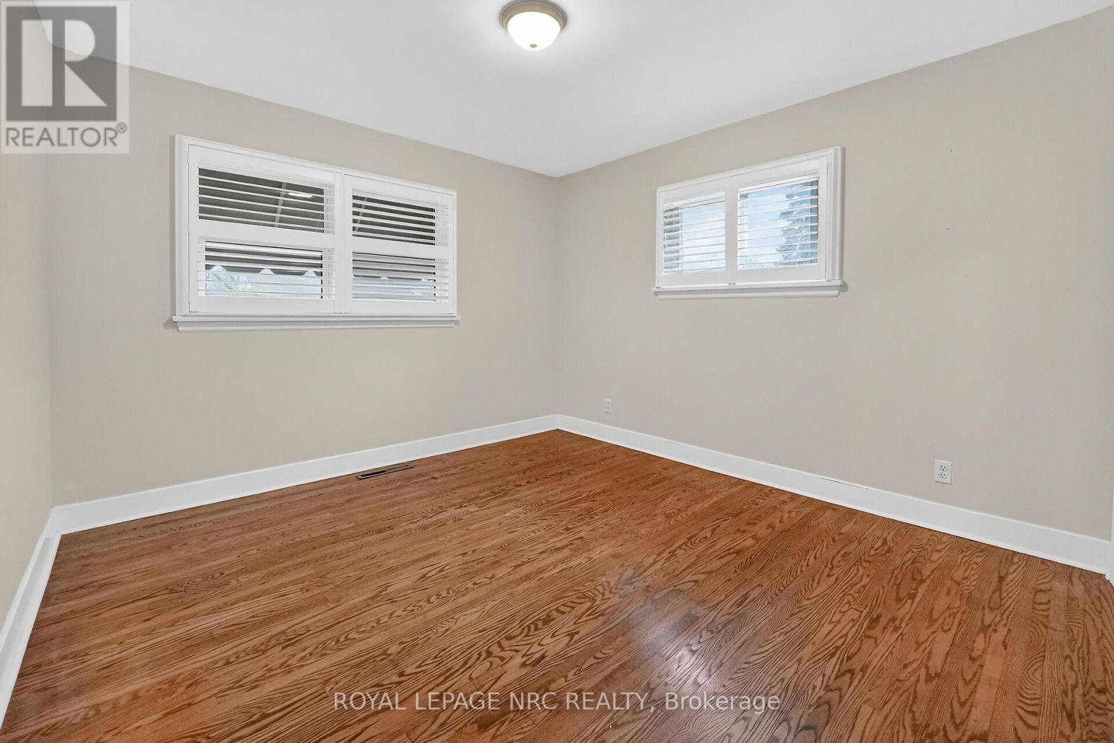 












25 ELM RIDGE DRIVE

,
St. Catharines (Glendale/Glenridge),




Ontario
L2T2A7

