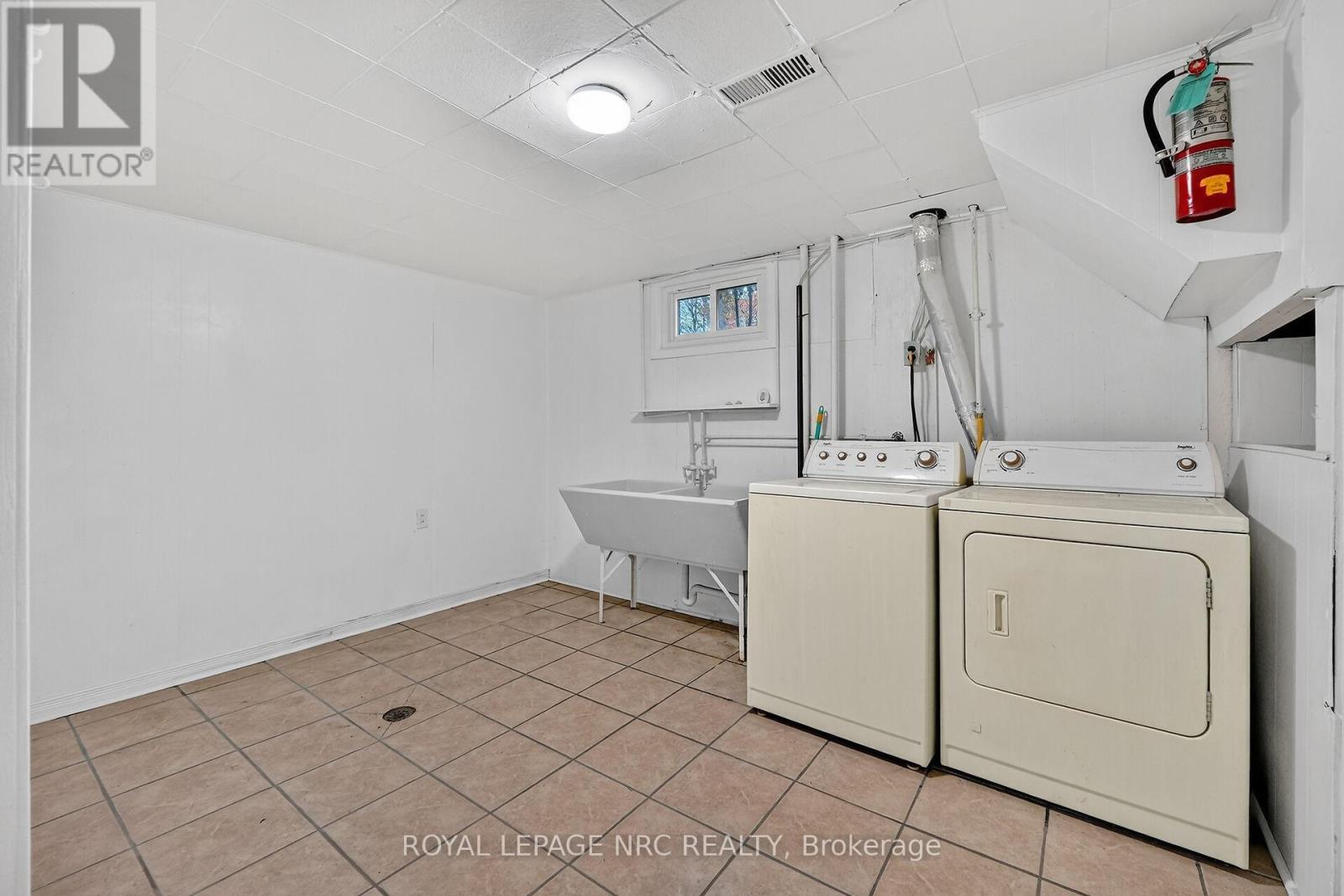 












25 ELM RIDGE DRIVE

,
St. Catharines (Glendale/Glenridge),




Ontario
L2T2A7

