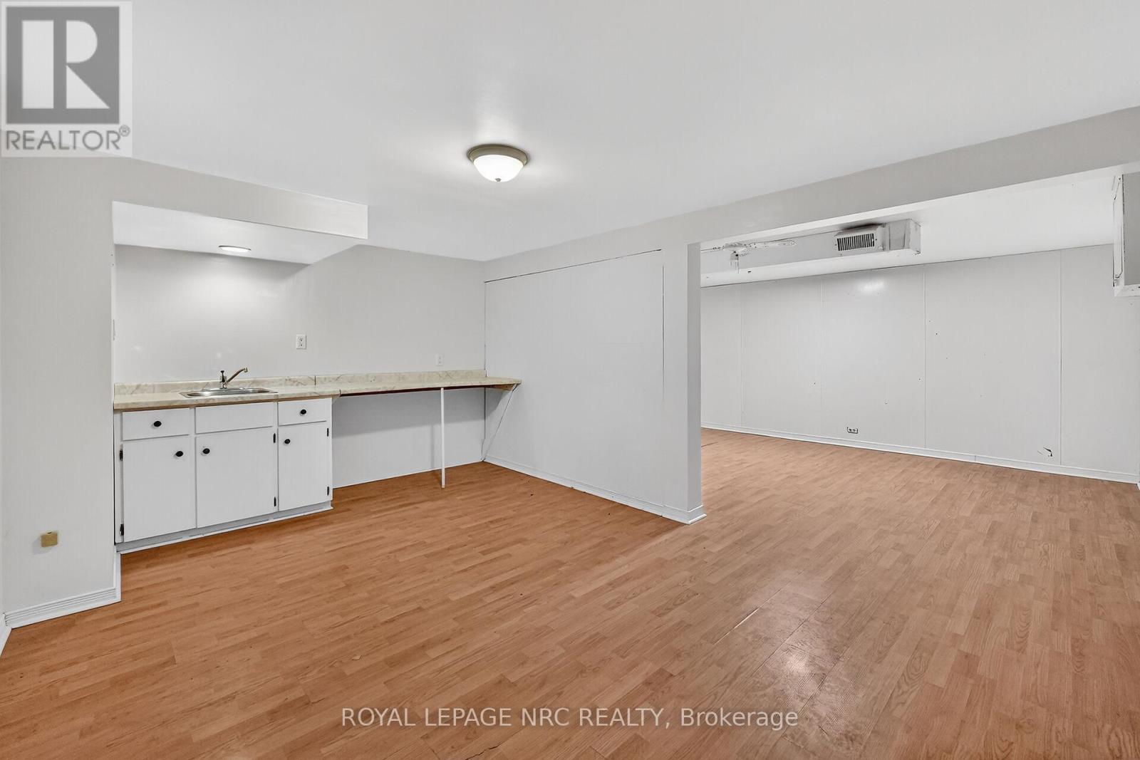 












25 ELM RIDGE DRIVE

,
St. Catharines (Glendale/Glenridge),




Ontario
L2T2A7

