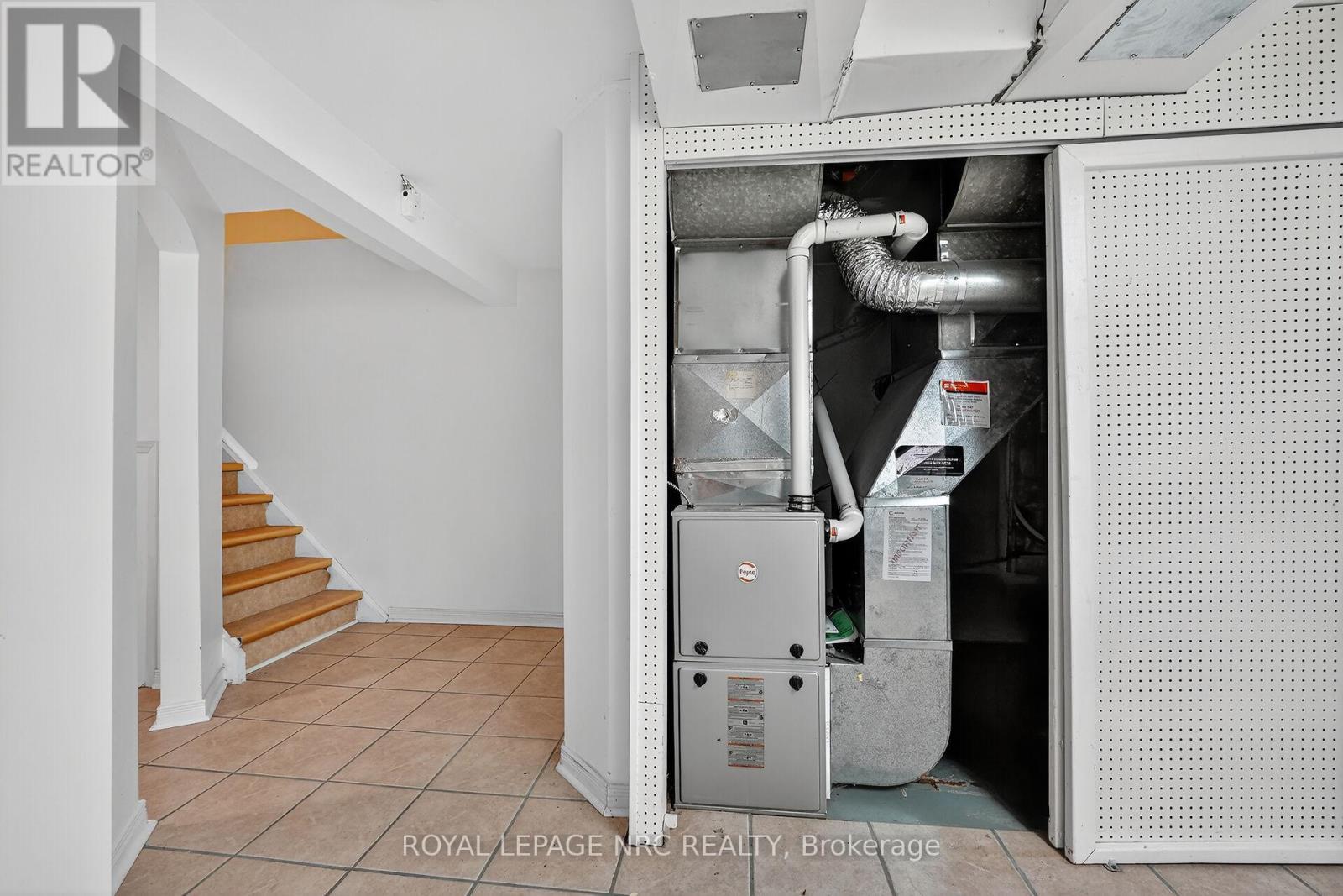 












25 ELM RIDGE DRIVE

,
St. Catharines (Glendale/Glenridge),




Ontario
L2T2A7

