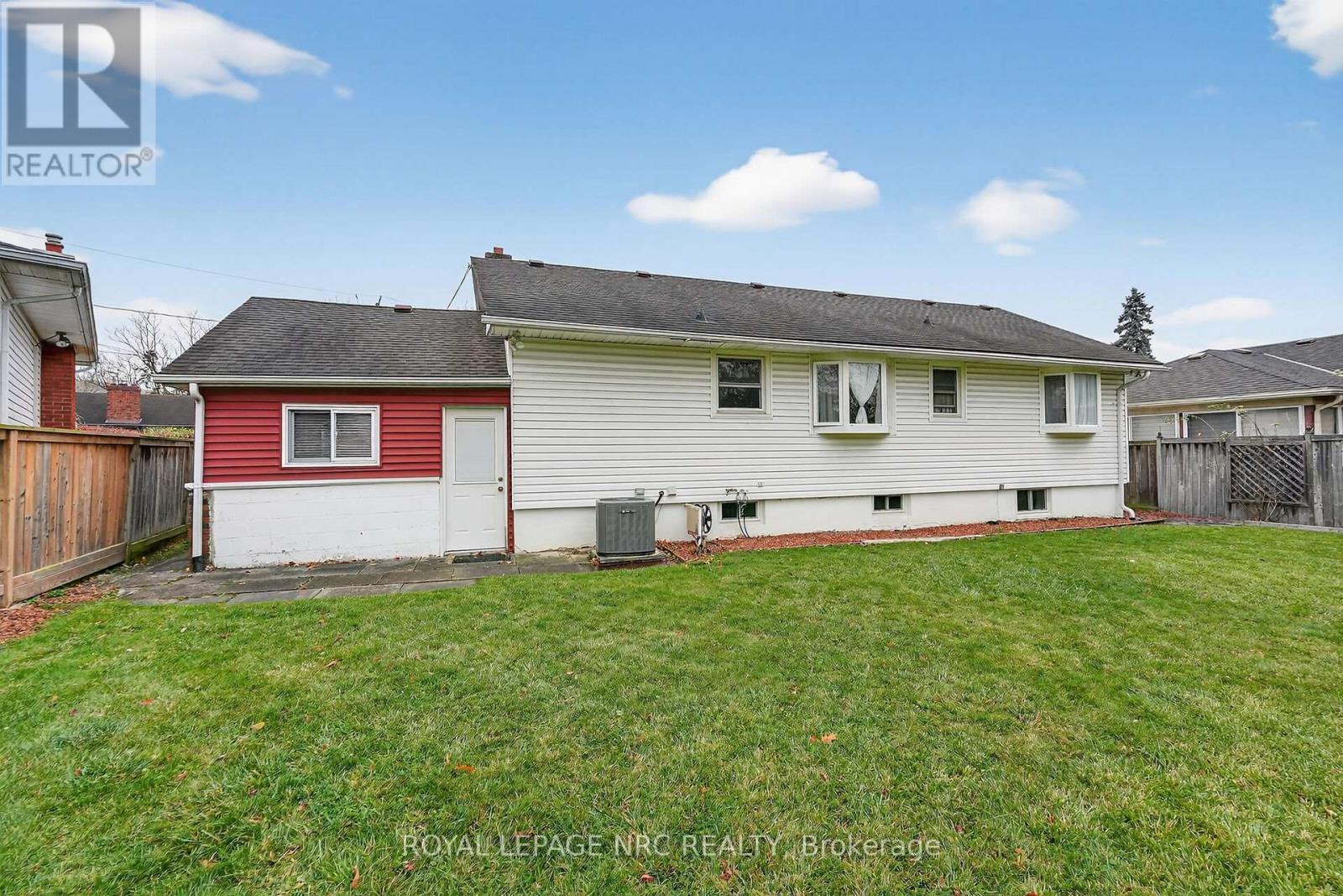 












25 ELM RIDGE DRIVE

,
St. Catharines (Glendale/Glenridge),




Ontario
L2T2A7

