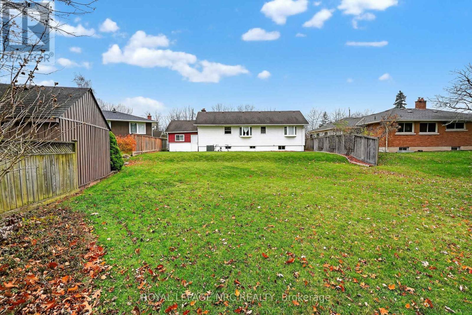 












25 ELM RIDGE DRIVE

,
St. Catharines (Glendale/Glenridge),




Ontario
L2T2A7

