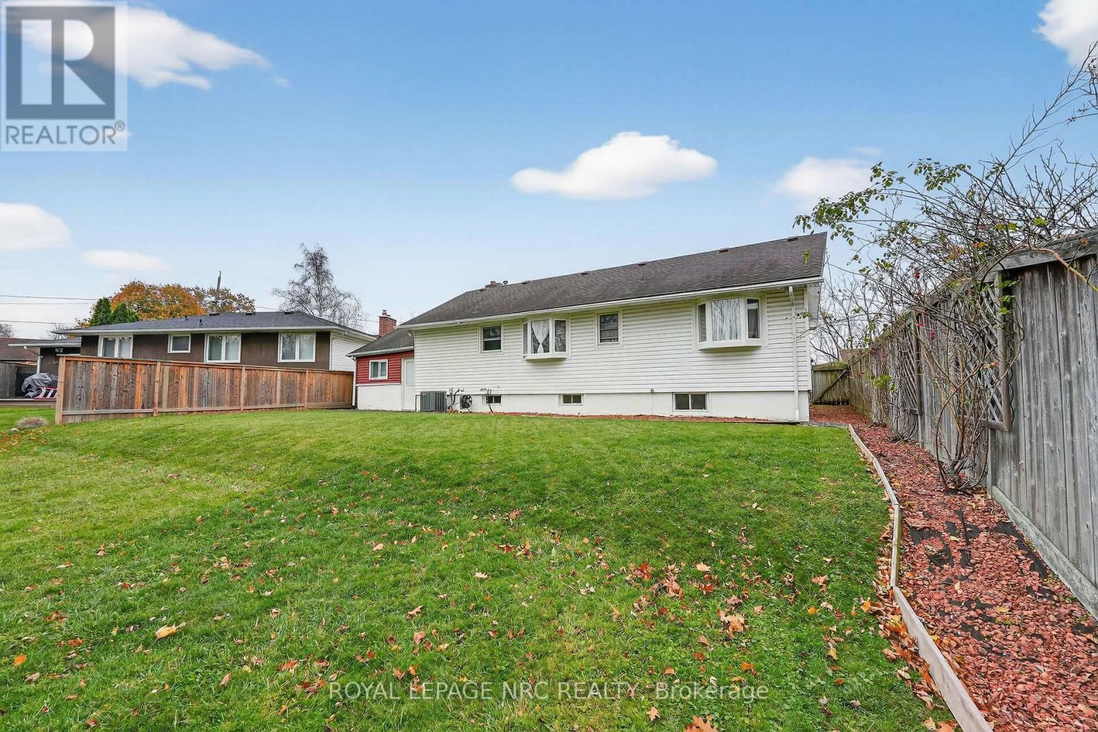 












25 ELM RIDGE DRIVE

,
St. Catharines (Glendale/Glenridge),




Ontario
L2T2A7

