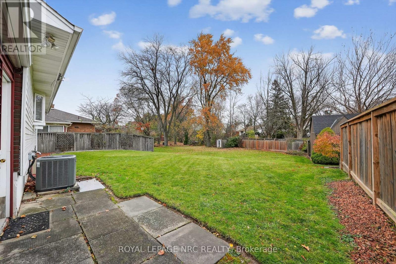 












25 ELM RIDGE DRIVE

,
St. Catharines (Glendale/Glenridge),




Ontario
L2T2A7

