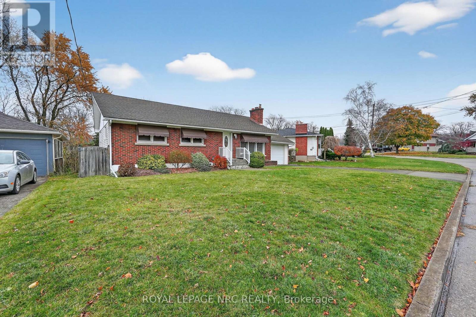 












25 ELM RIDGE DRIVE

,
St. Catharines (Glendale/Glenridge),




Ontario
L2T2A7

