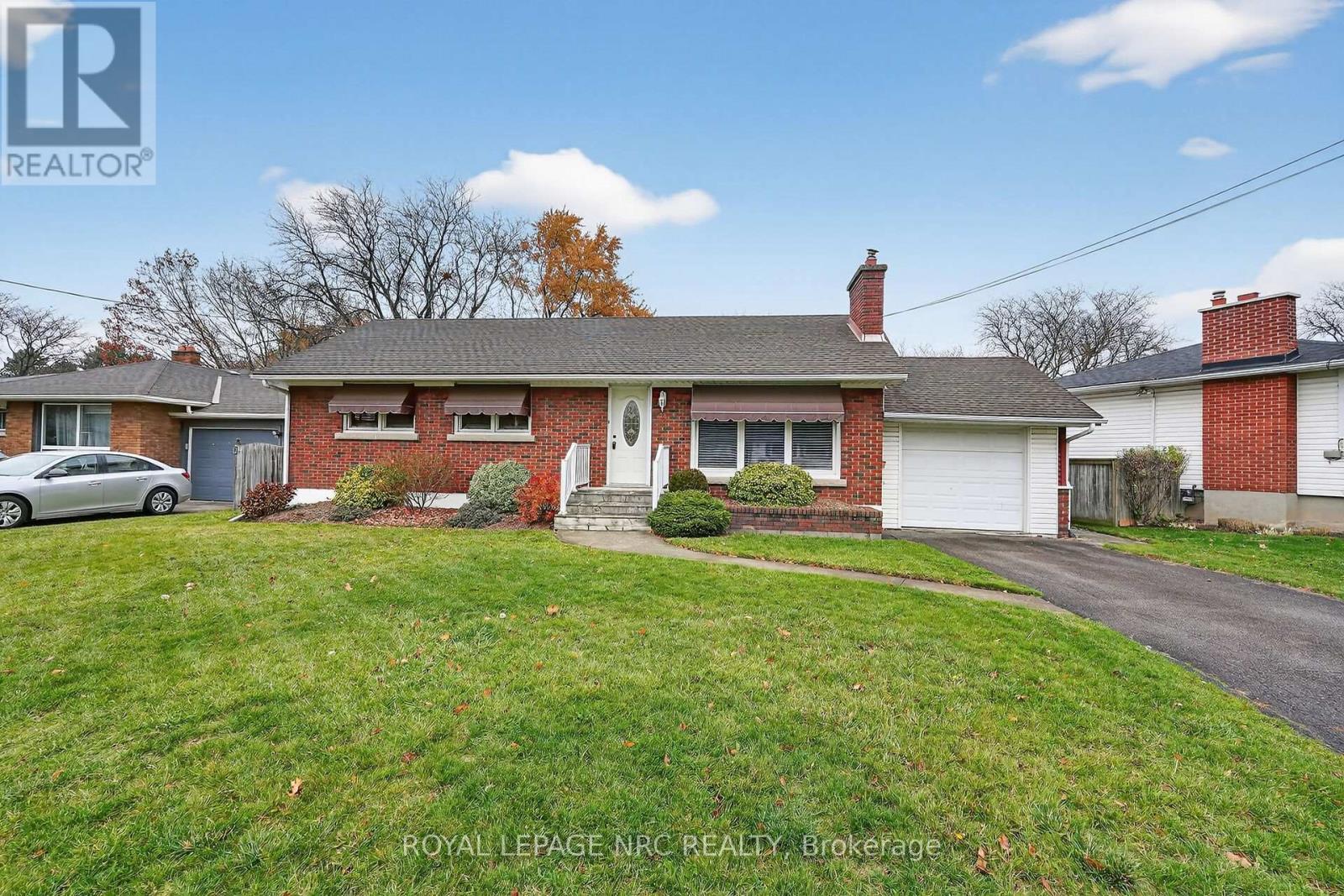 












25 ELM RIDGE DRIVE

,
St. Catharines (Glendale/Glenridge),




Ontario
L2T2A7

