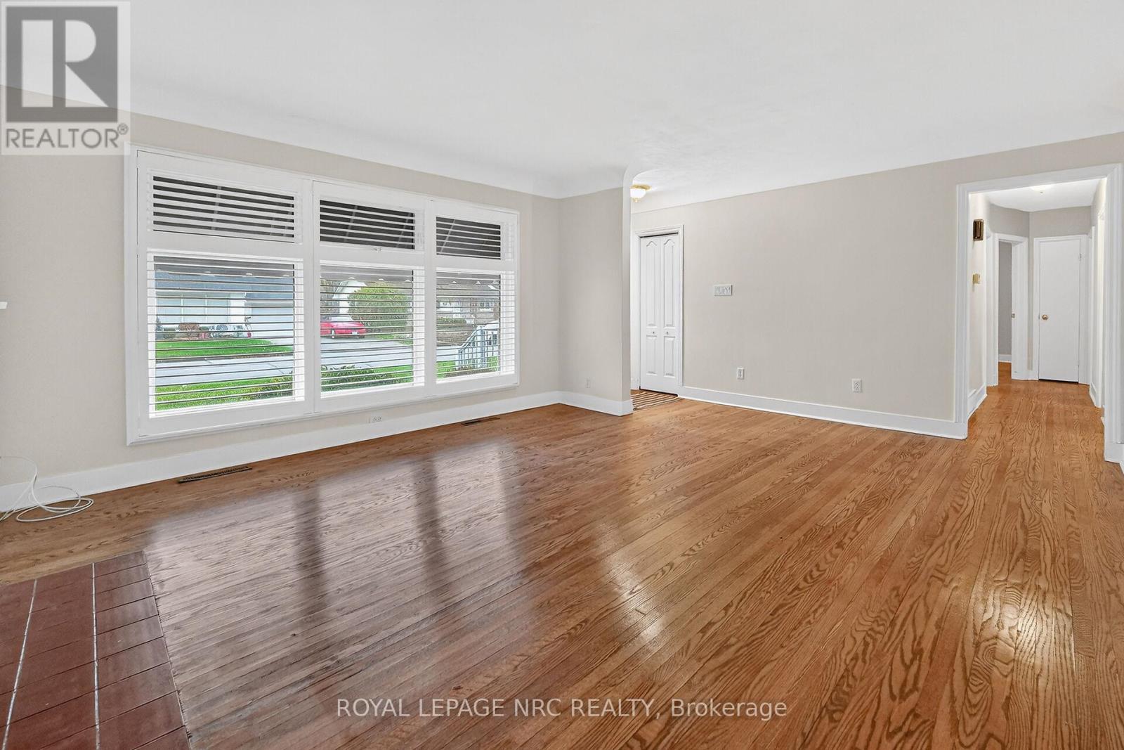 












25 ELM RIDGE DRIVE

,
St. Catharines (Glendale/Glenridge),




Ontario
L2T2A7

