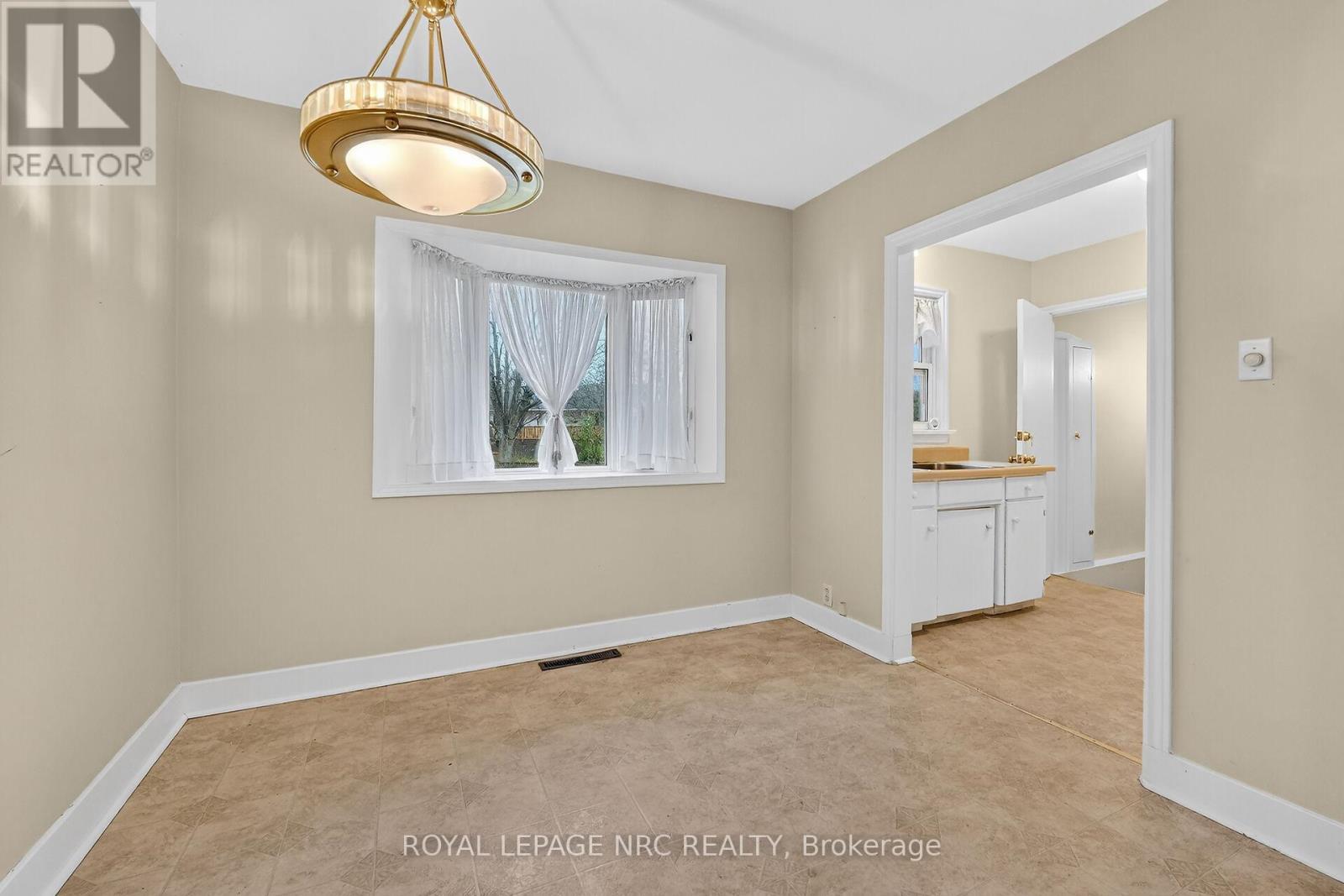 












25 ELM RIDGE DRIVE

,
St. Catharines (Glendale/Glenridge),




Ontario
L2T2A7

