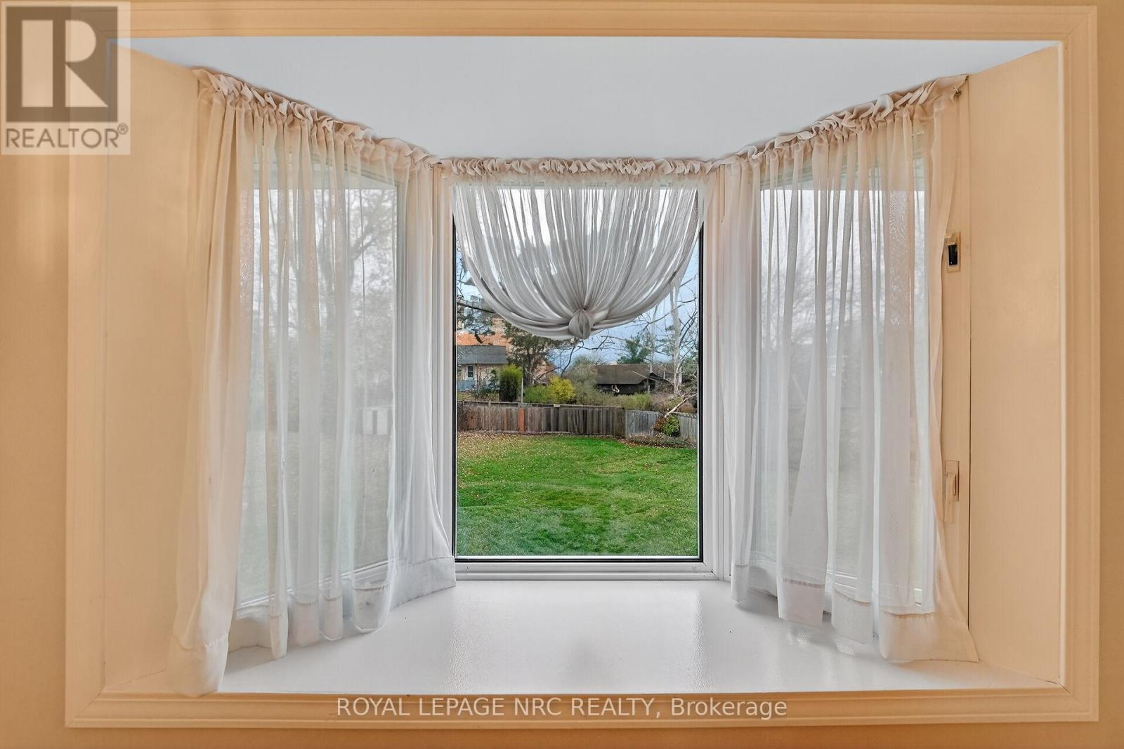 












25 ELM RIDGE DRIVE

,
St. Catharines (Glendale/Glenridge),




Ontario
L2T2A7

