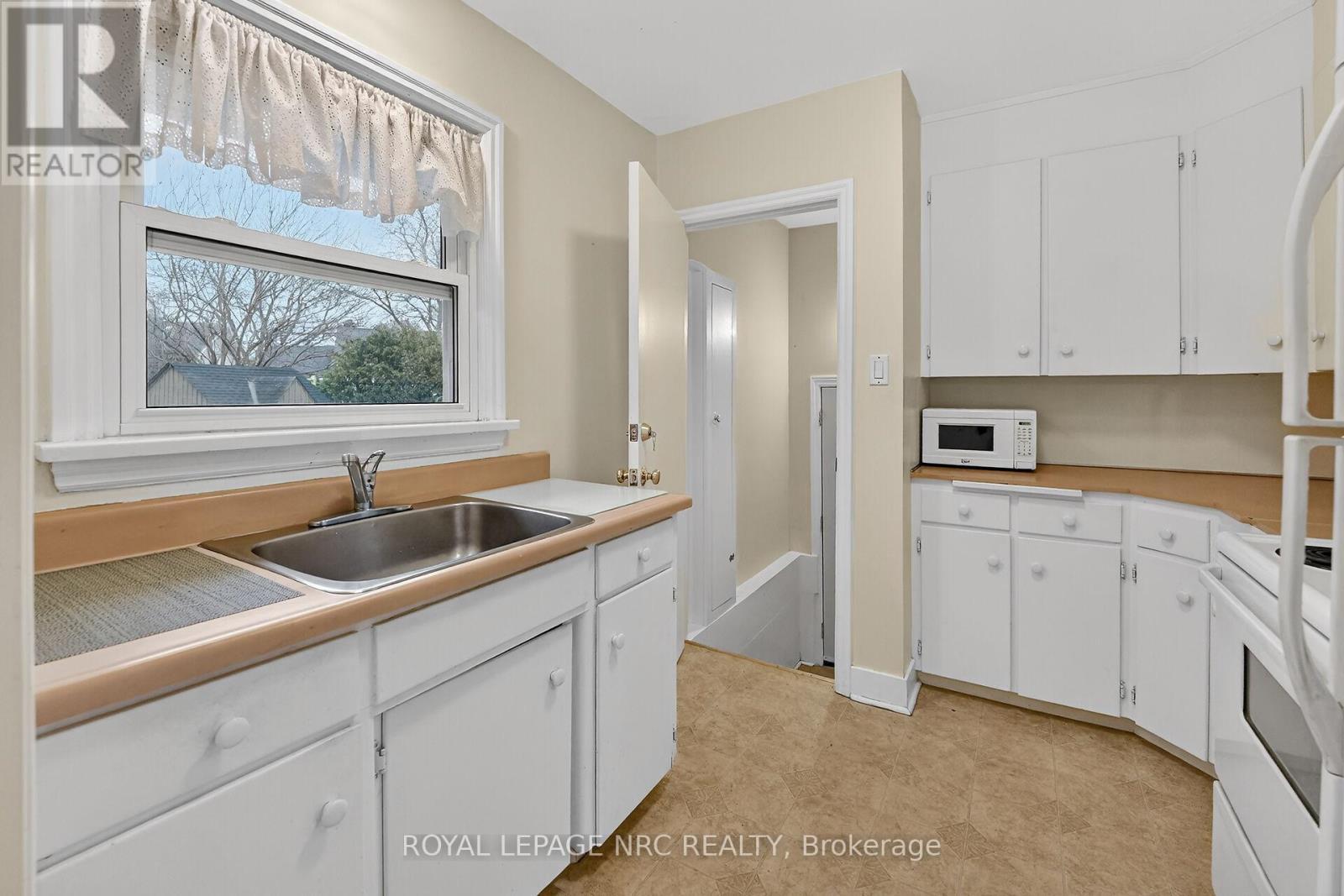 












25 ELM RIDGE DRIVE

,
St. Catharines (Glendale/Glenridge),




Ontario
L2T2A7

