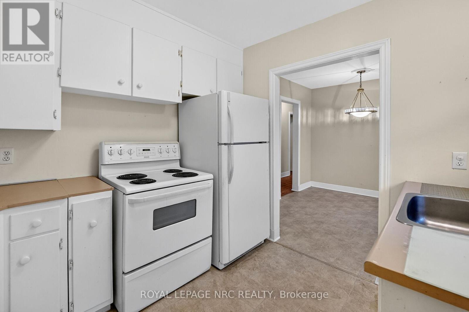 












25 ELM RIDGE DRIVE

,
St. Catharines (Glendale/Glenridge),




Ontario
L2T2A7

