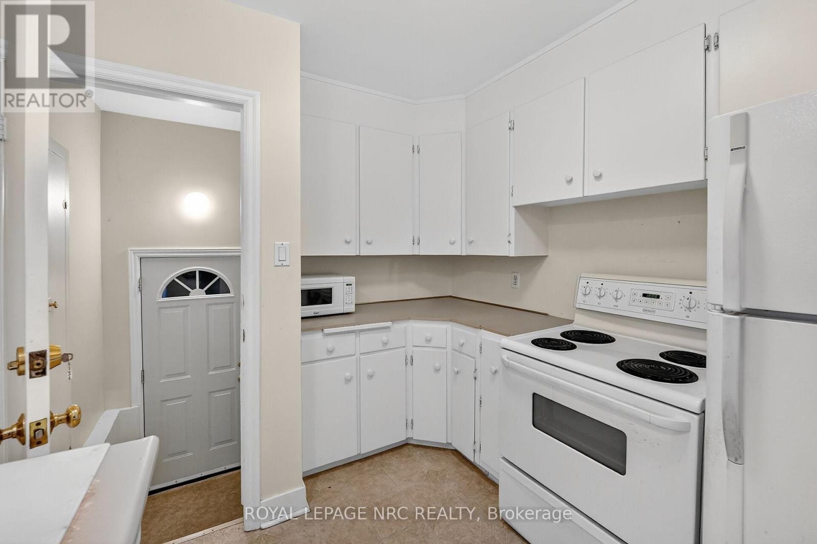 












25 ELM RIDGE DRIVE

,
St. Catharines (Glendale/Glenridge),




Ontario
L2T2A7

