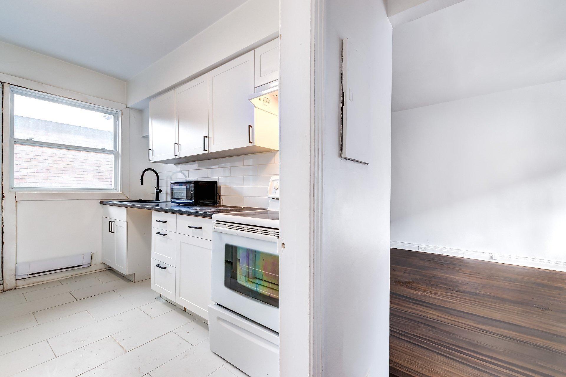 









991


Av. Rockland

,
Montréal (Outremont),




QC
H2V3A3

