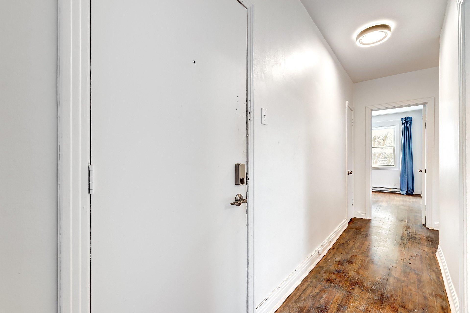 









991


Av. Rockland

,
Montréal (Outremont),




QC
H2V3A3

