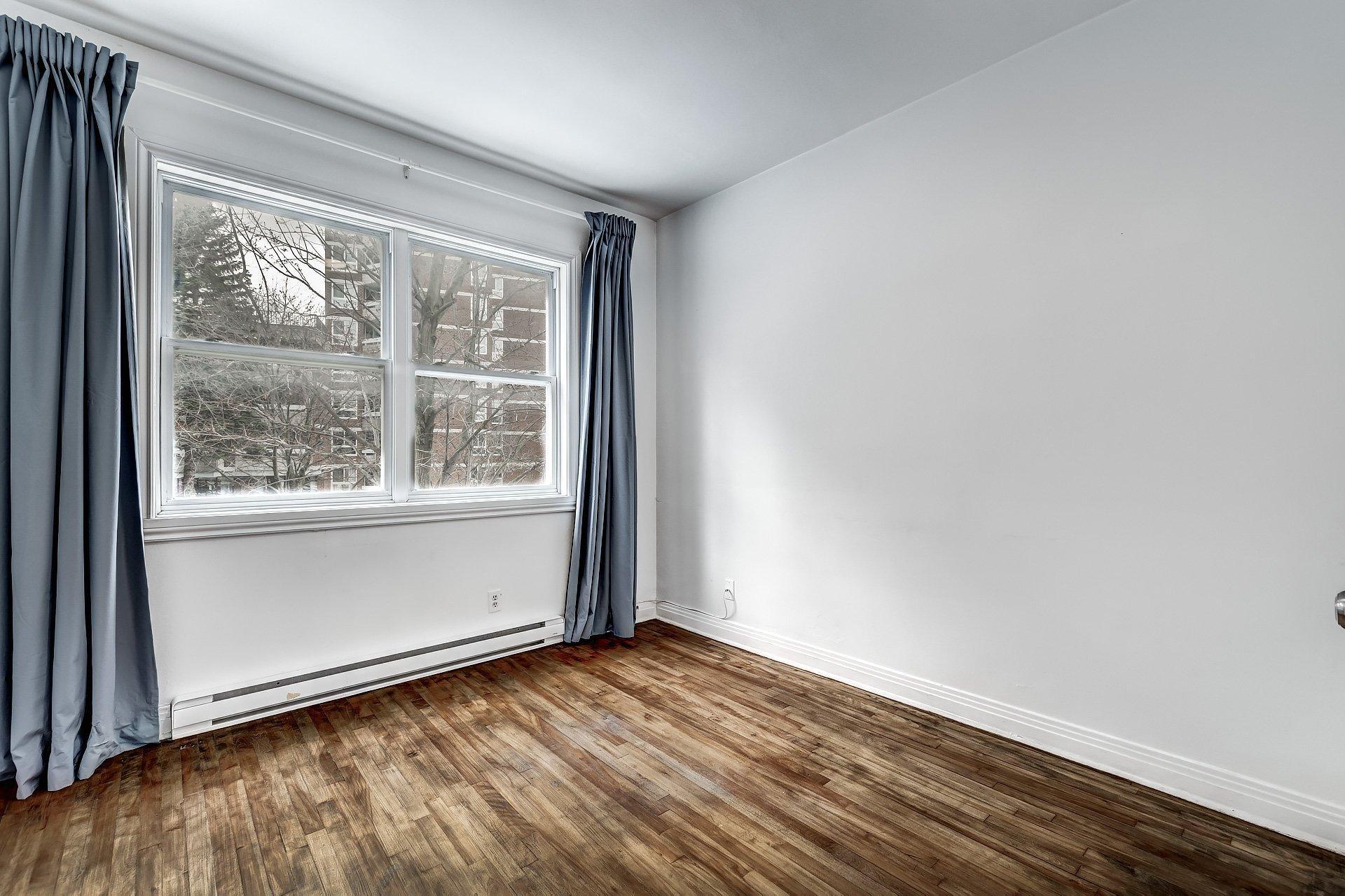 









991


Av. Rockland

,
Montréal (Outremont),




QC
H2V3A3

