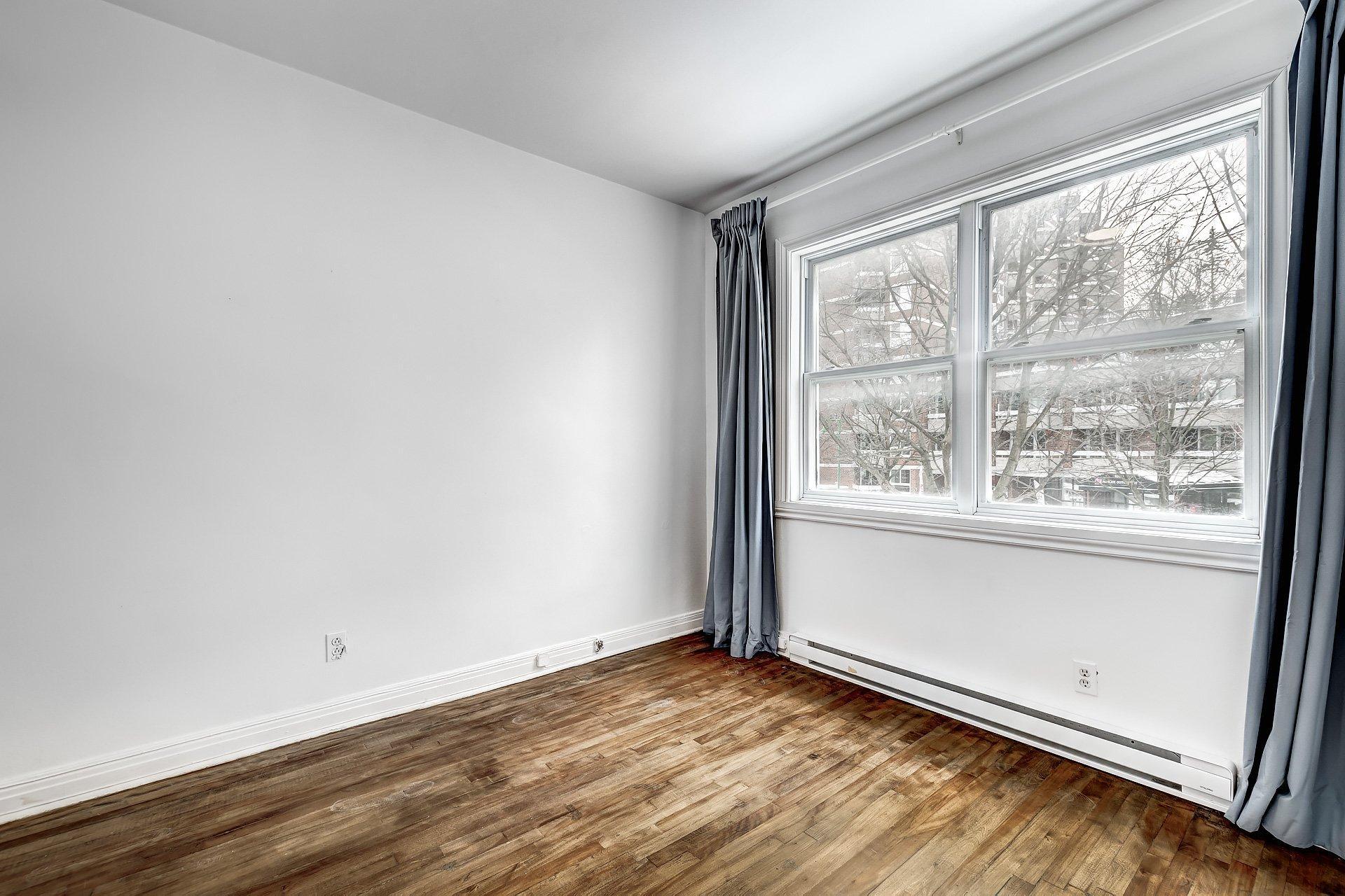 









991


Av. Rockland

,
Montréal (Outremont),




QC
H2V3A3

