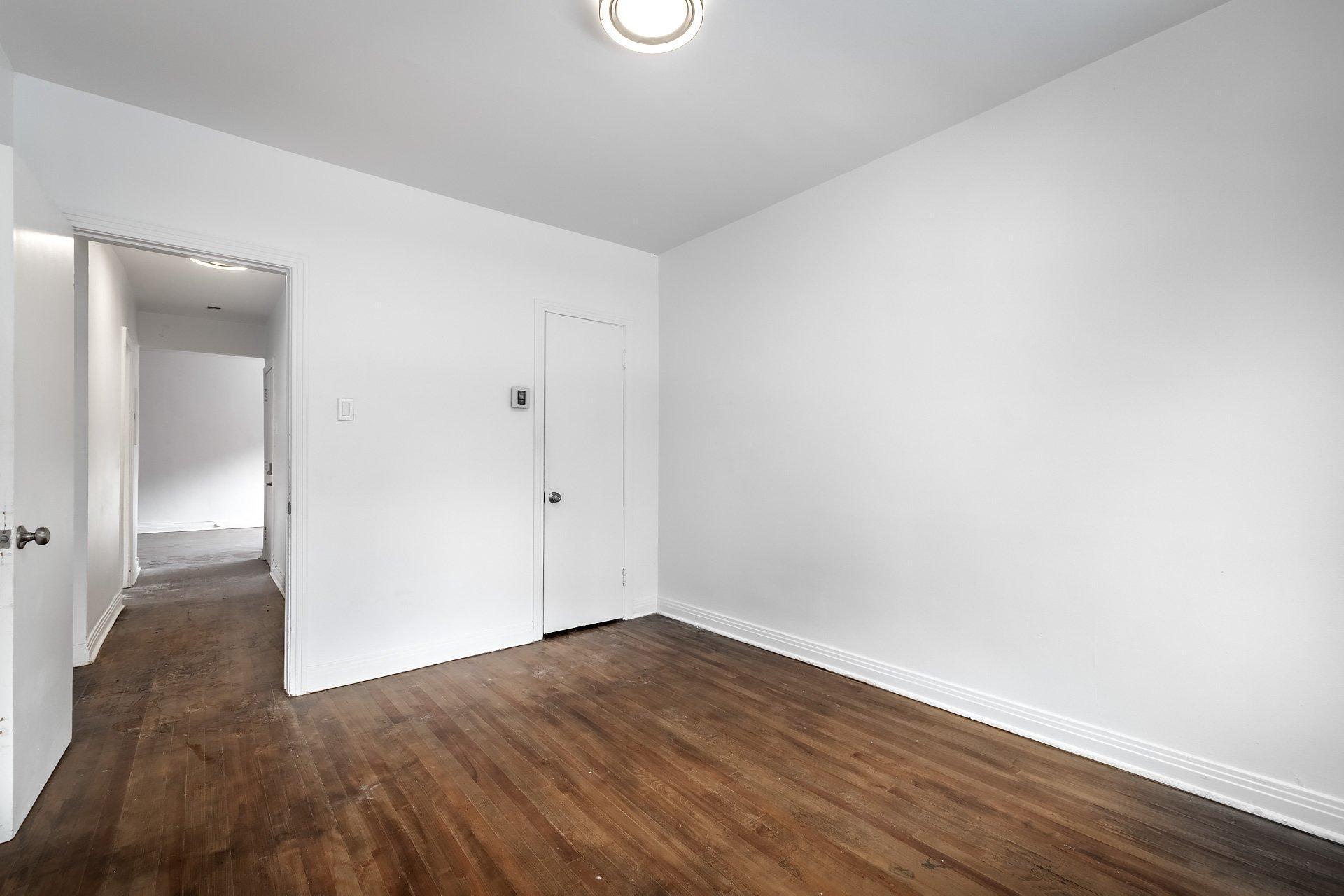 









991


Av. Rockland

,
Montréal (Outremont),




QC
H2V3A3

