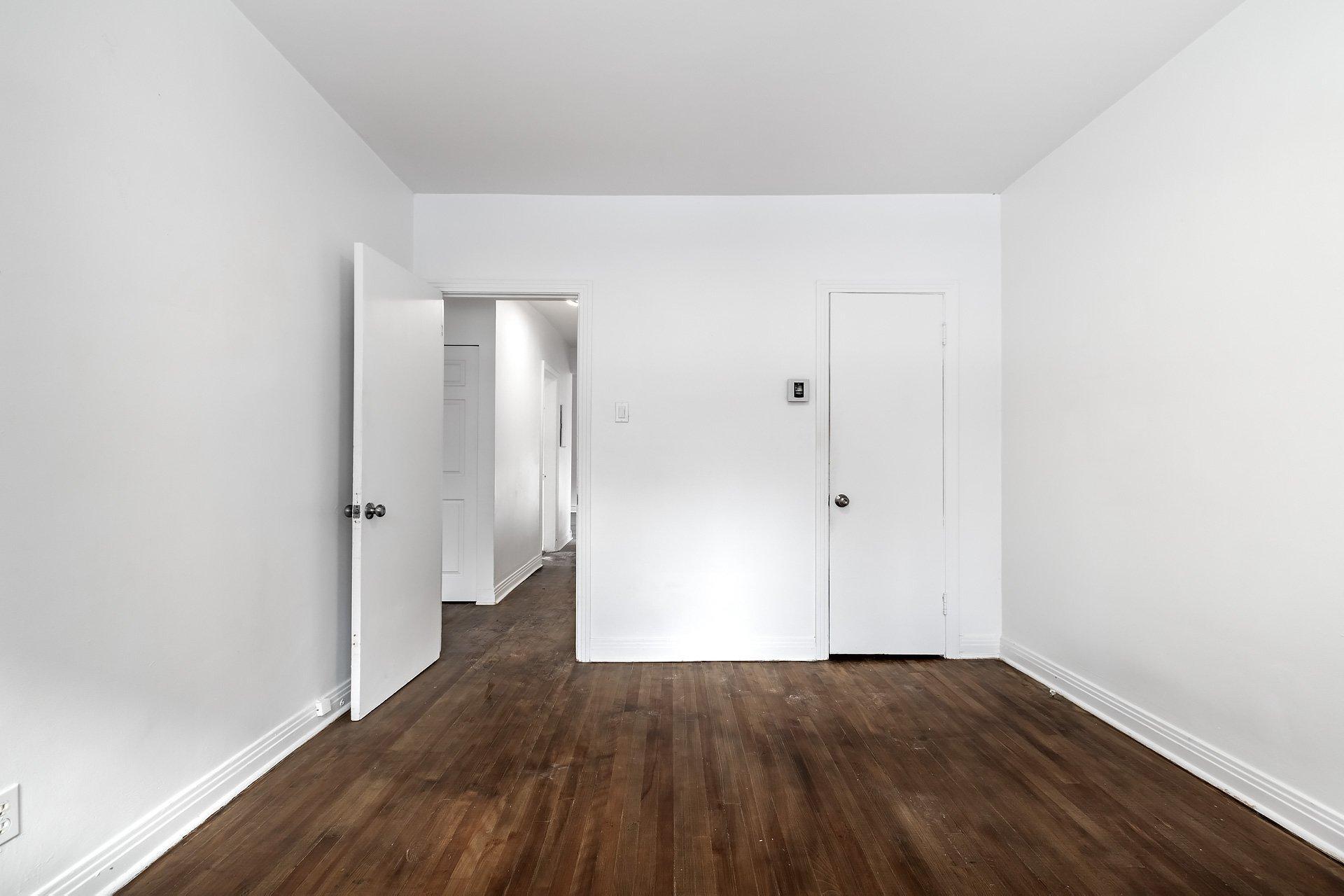 









991


Av. Rockland

,
Montréal (Outremont),




QC
H2V3A3

