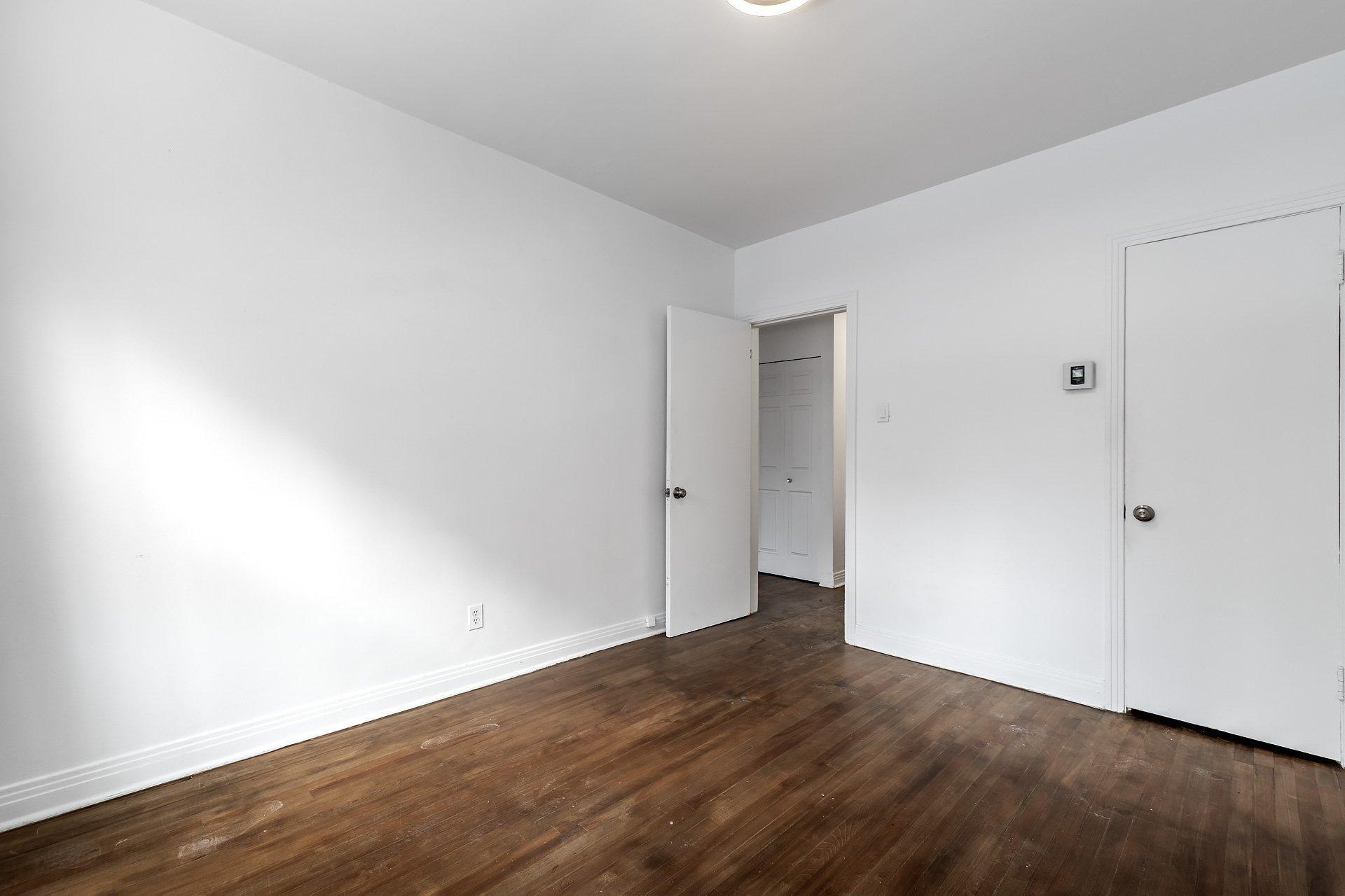 









991


Av. Rockland

,
Montréal (Outremont),




QC
H2V3A3

