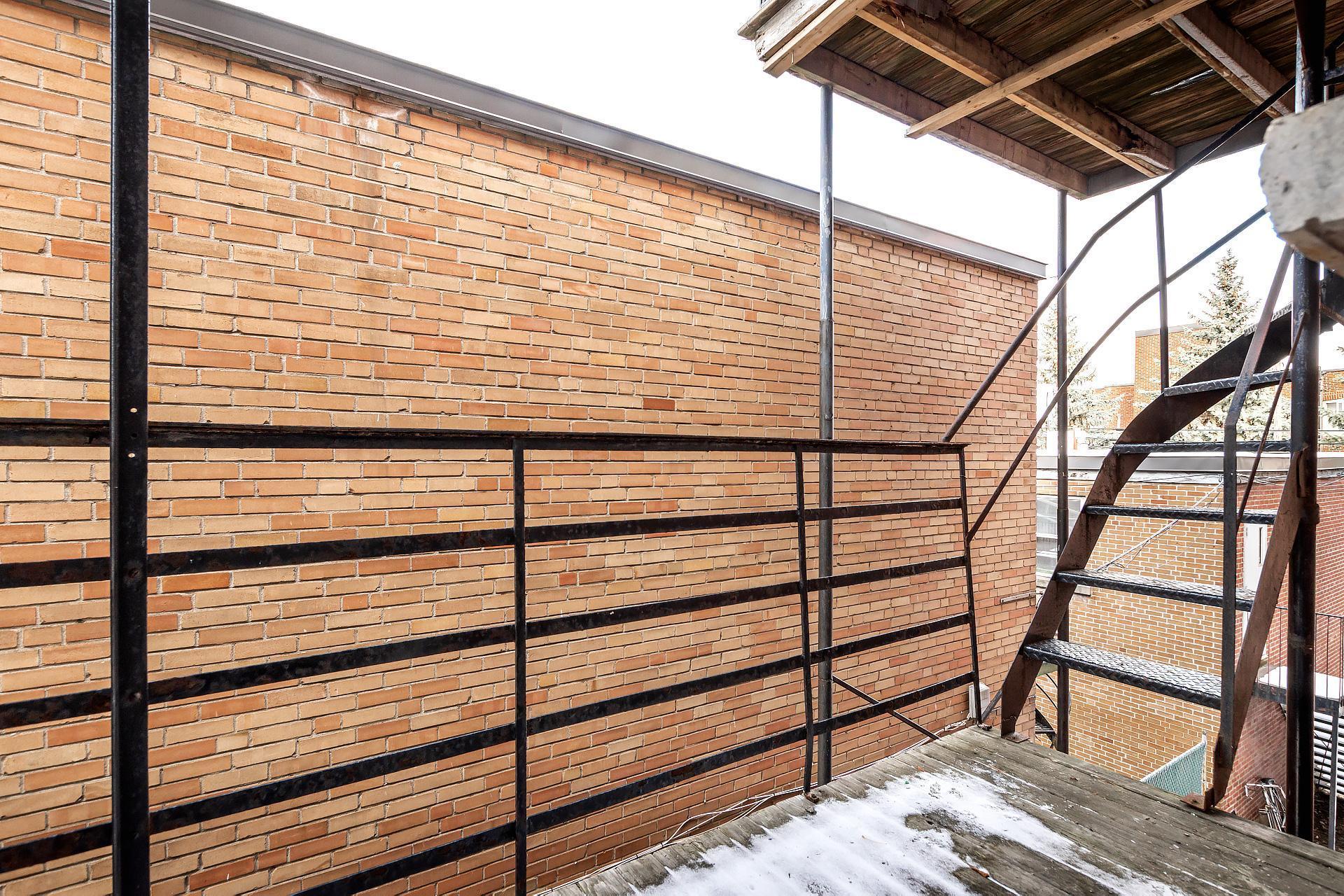 









991


Av. Rockland

,
Montréal (Outremont),




QC
H2V3A3

