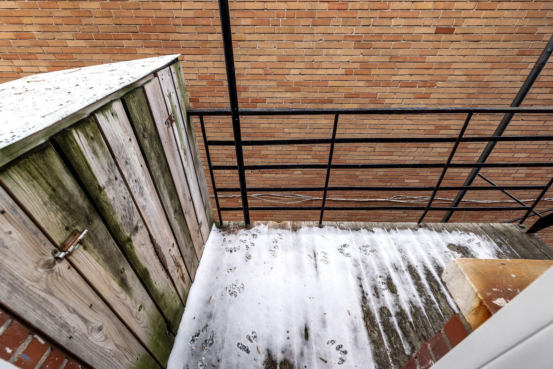 









991


Av. Rockland

,
Montréal (Outremont),




QC
H2V3A3

