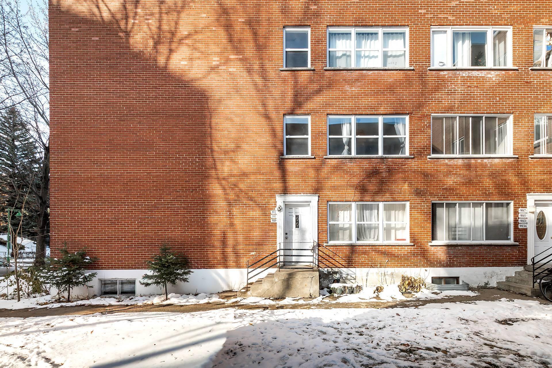 









991


Av. Rockland

,
Montréal (Outremont),




QC
H2V3A3

