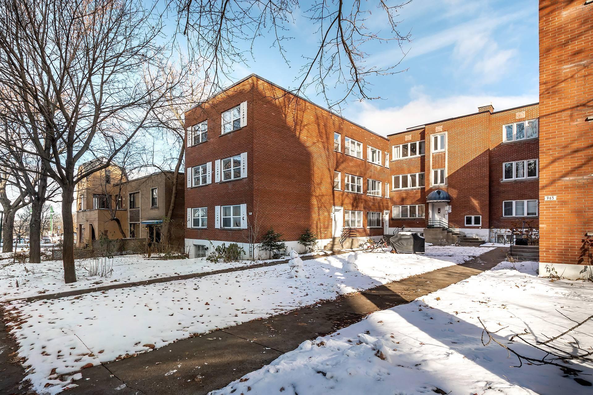 









991


Av. Rockland

,
Montréal (Outremont),




QC
H2V3A3

